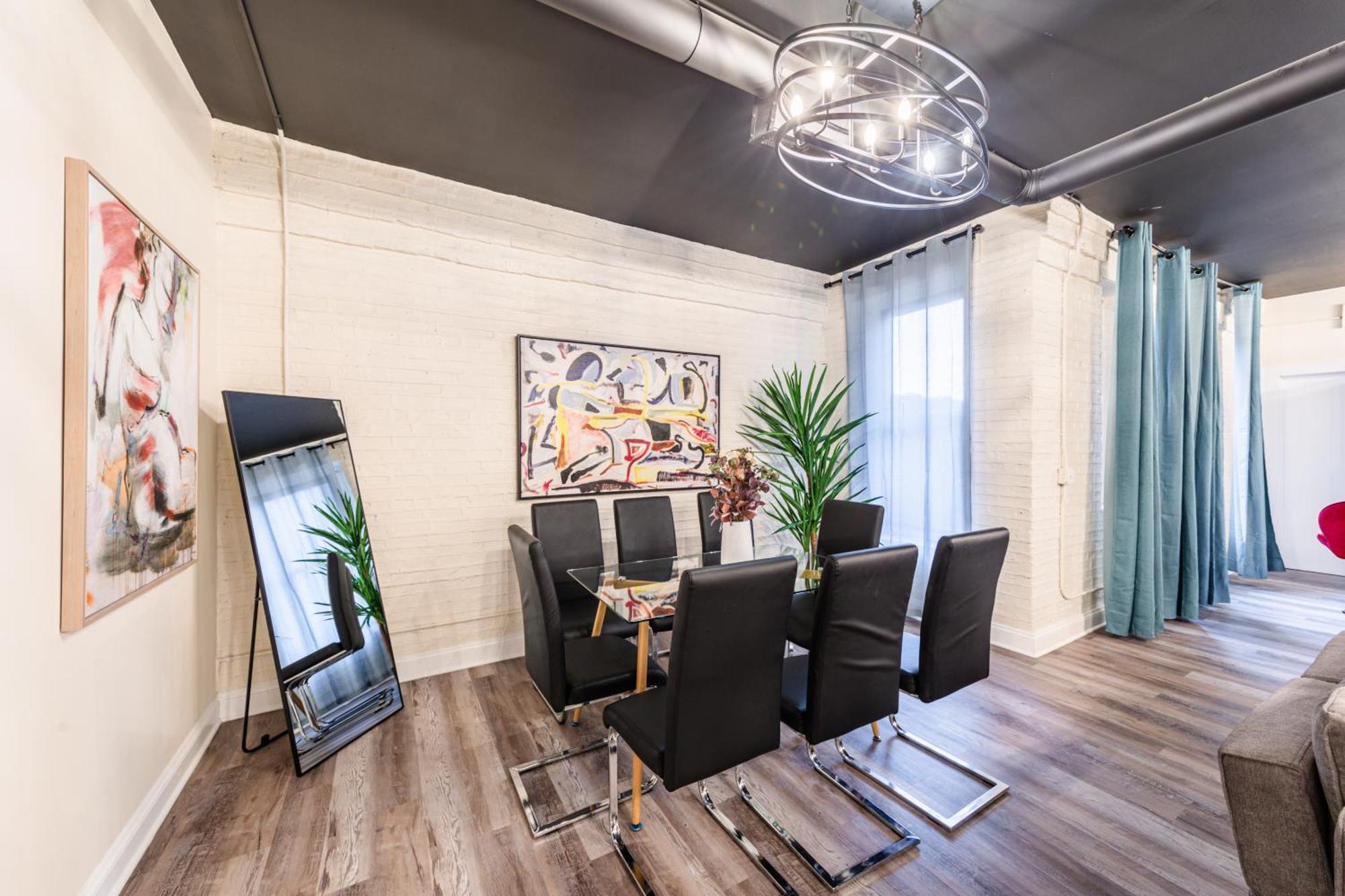 Apartment Family And Group Friendly 5Br Spacious Unit With Pool Table And Optional Parking Near Mccormick Place And Soldier Field Chicago
