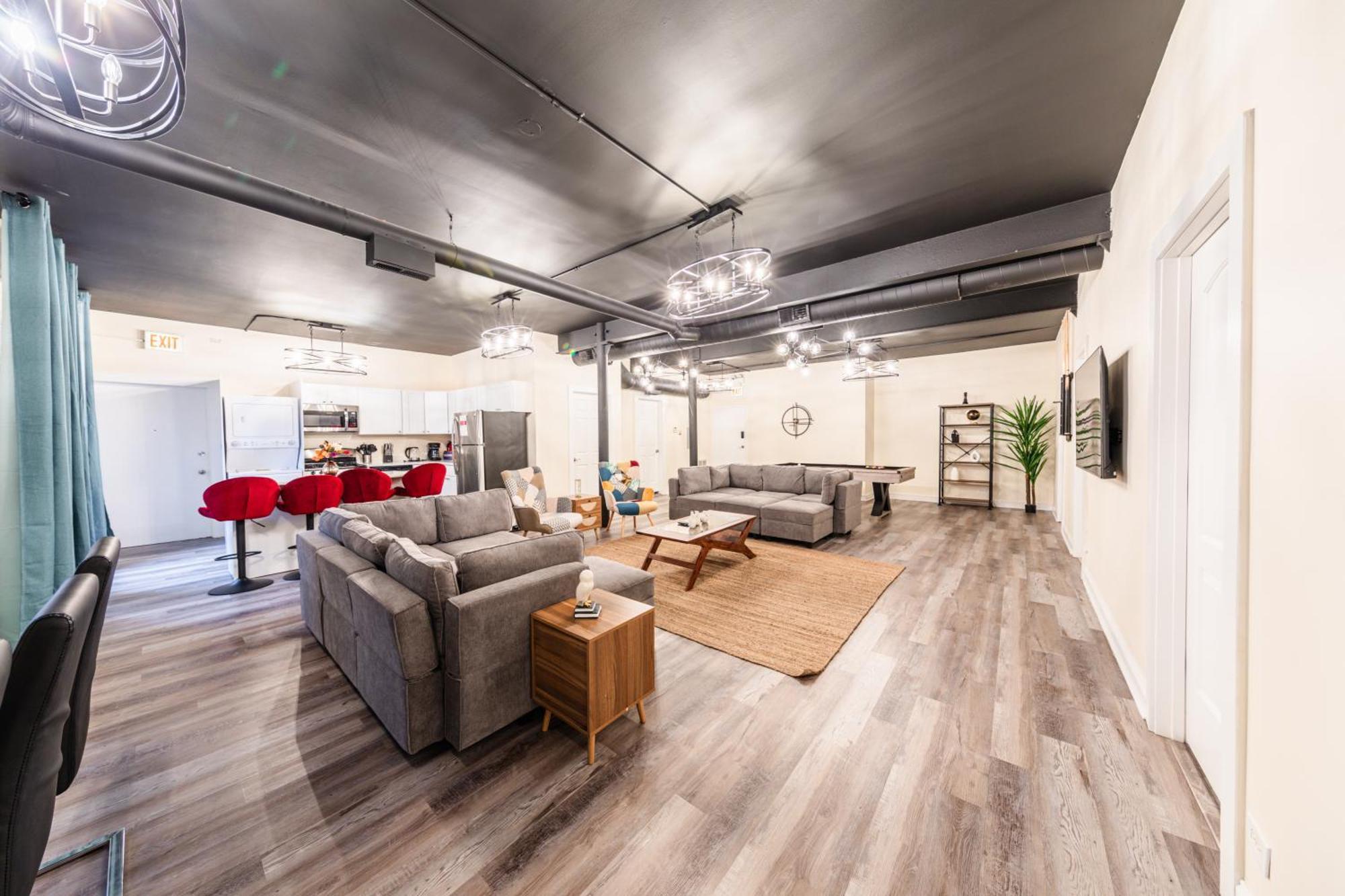 Family And Group Friendly 5Br Spacious Unit With Pool Table And Optional Parking Near Mccormick Place And Soldier Field