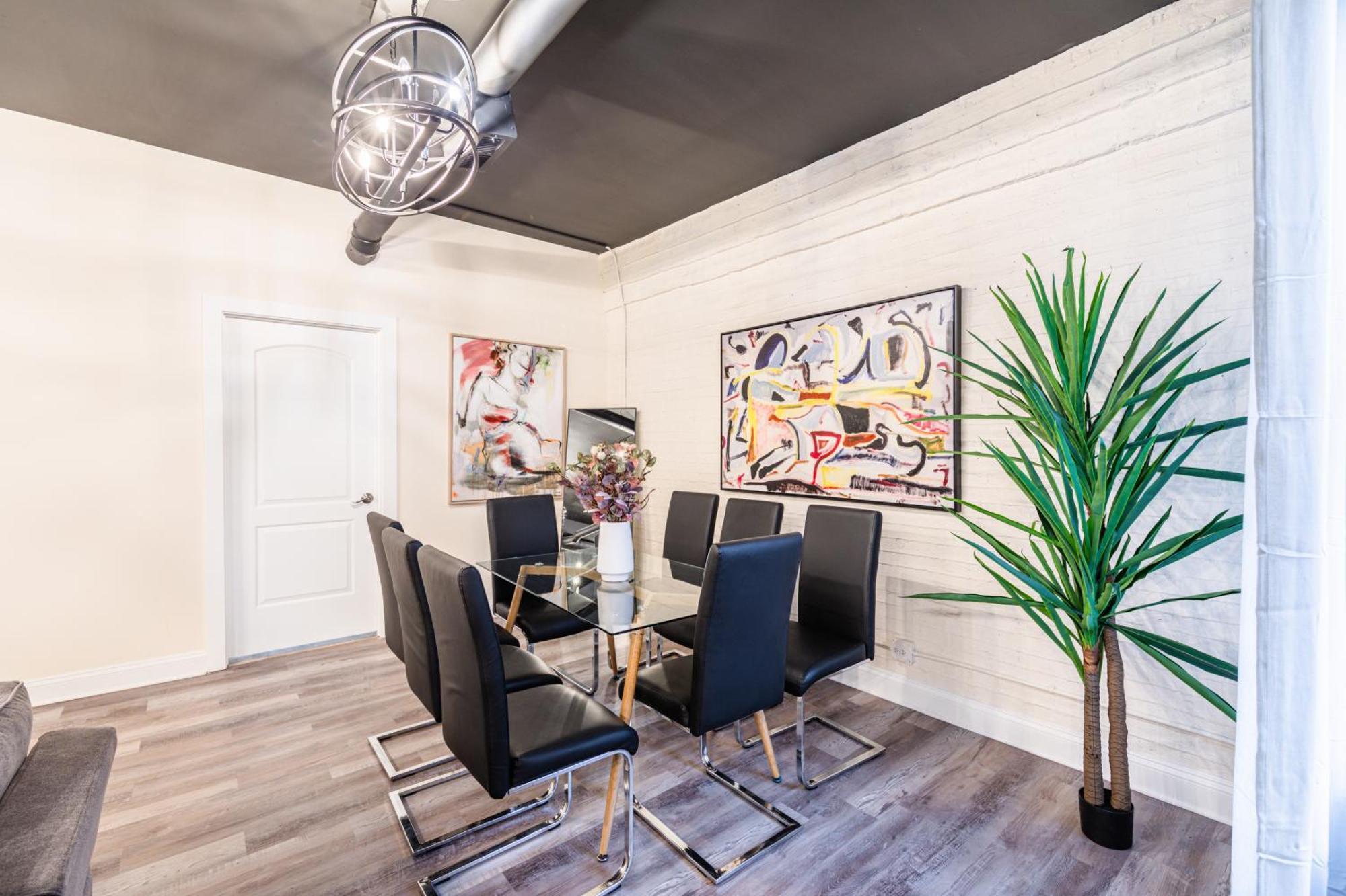 Family And Group Friendly 5Br Spacious Unit With Pool Table And Optional Parking Near Mccormick Place And Soldier Field Apartment