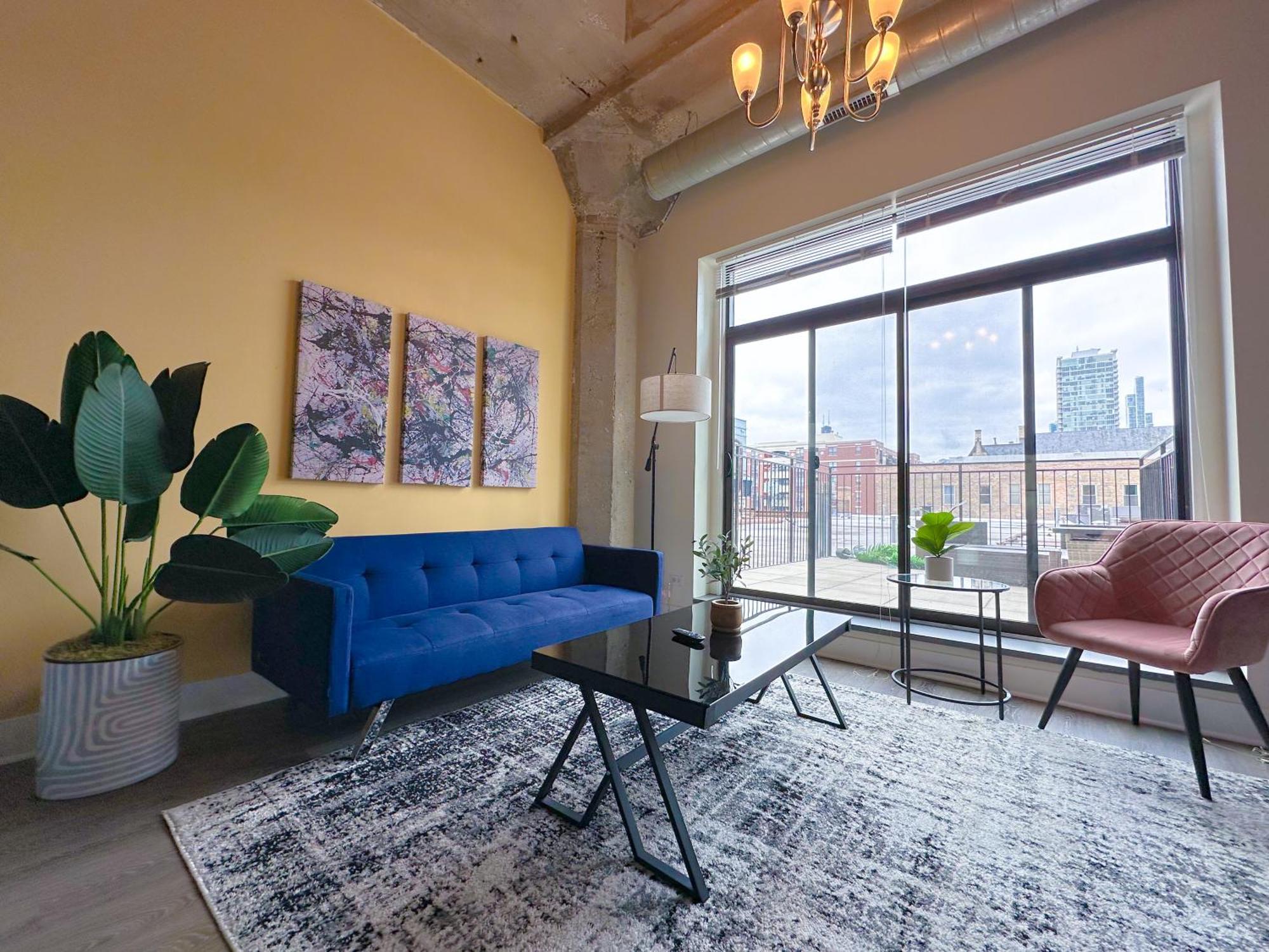 Apartment Mccormick Place 2Br Suite With Patio, Skyline View And Optional Parking Sleeps 6 Near Soldier Field And Grant Park Chicago