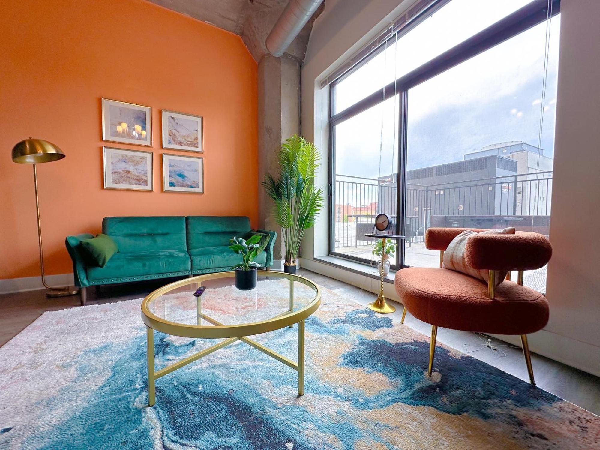 Modern South Loop 2Br Apartment With View Of Skyline Patio And Gym Access Near Mccormick Place Convention Center & Museum Campus Chicago