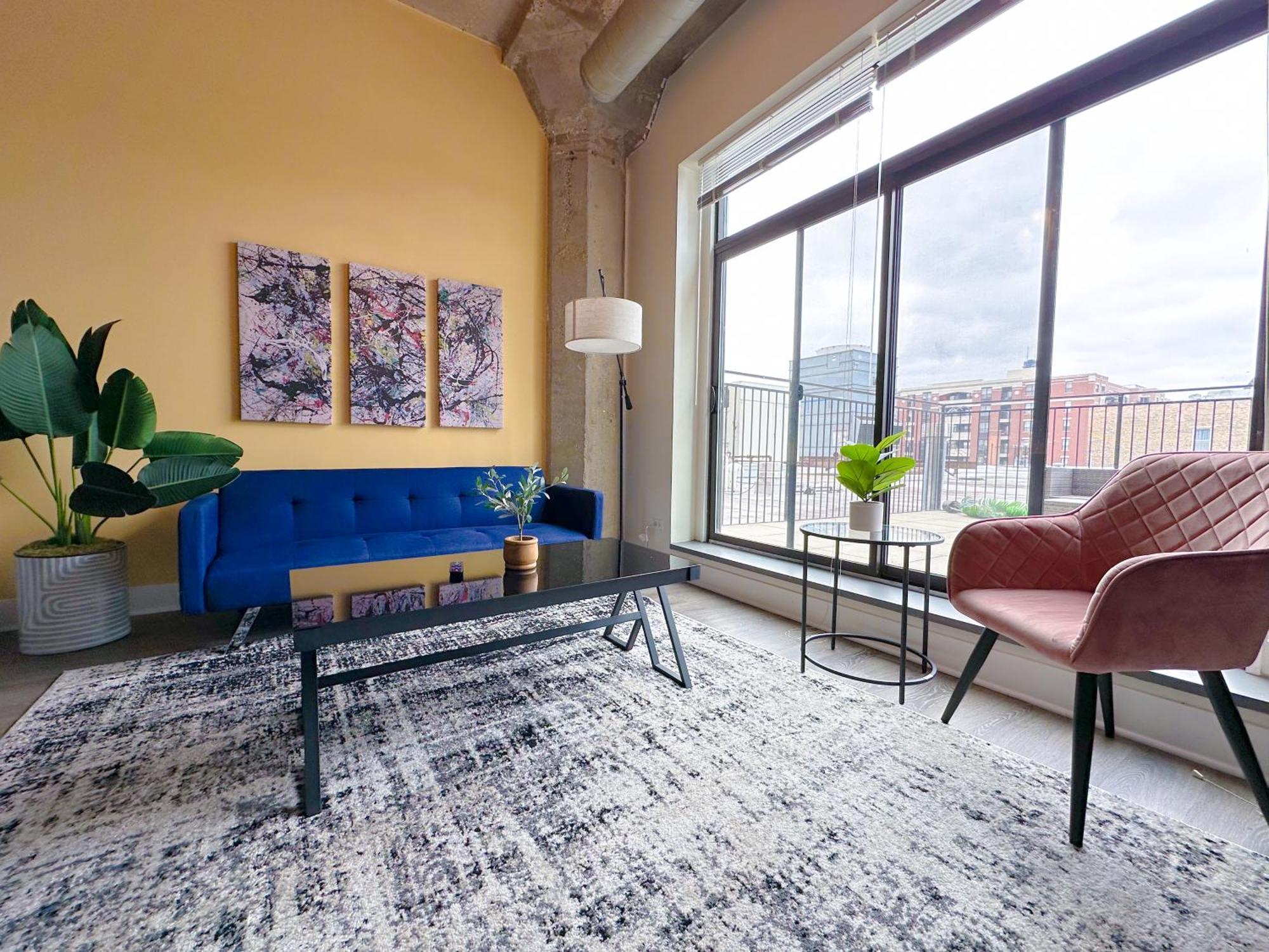 Mccormick Place 2Br Suite With Patio, Skyline View And Optional Parking Sleeps 6 Near Soldier Field And Grant Park Apartment