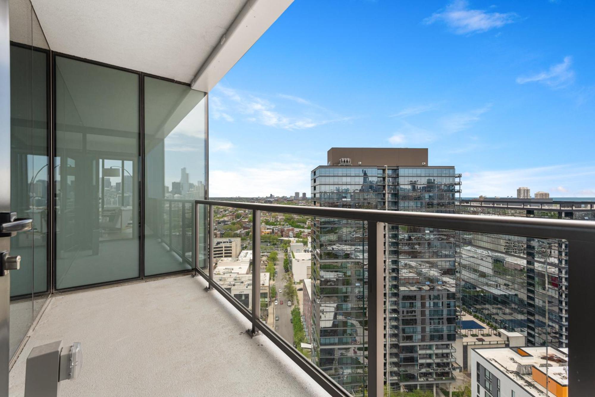 Apartment Foundry Unmatched Skyline Views At Lincoln Park Chicago