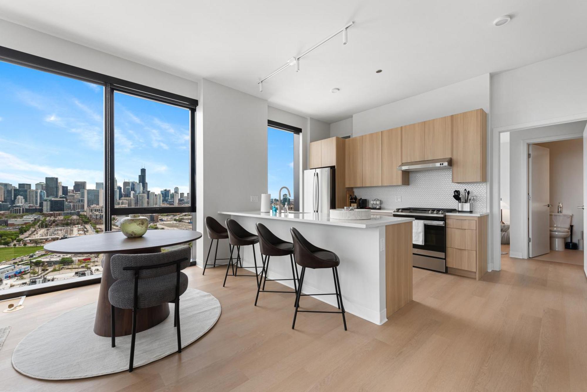 Apartment Foundry Unmatched Skyline Views At Lincoln Park *