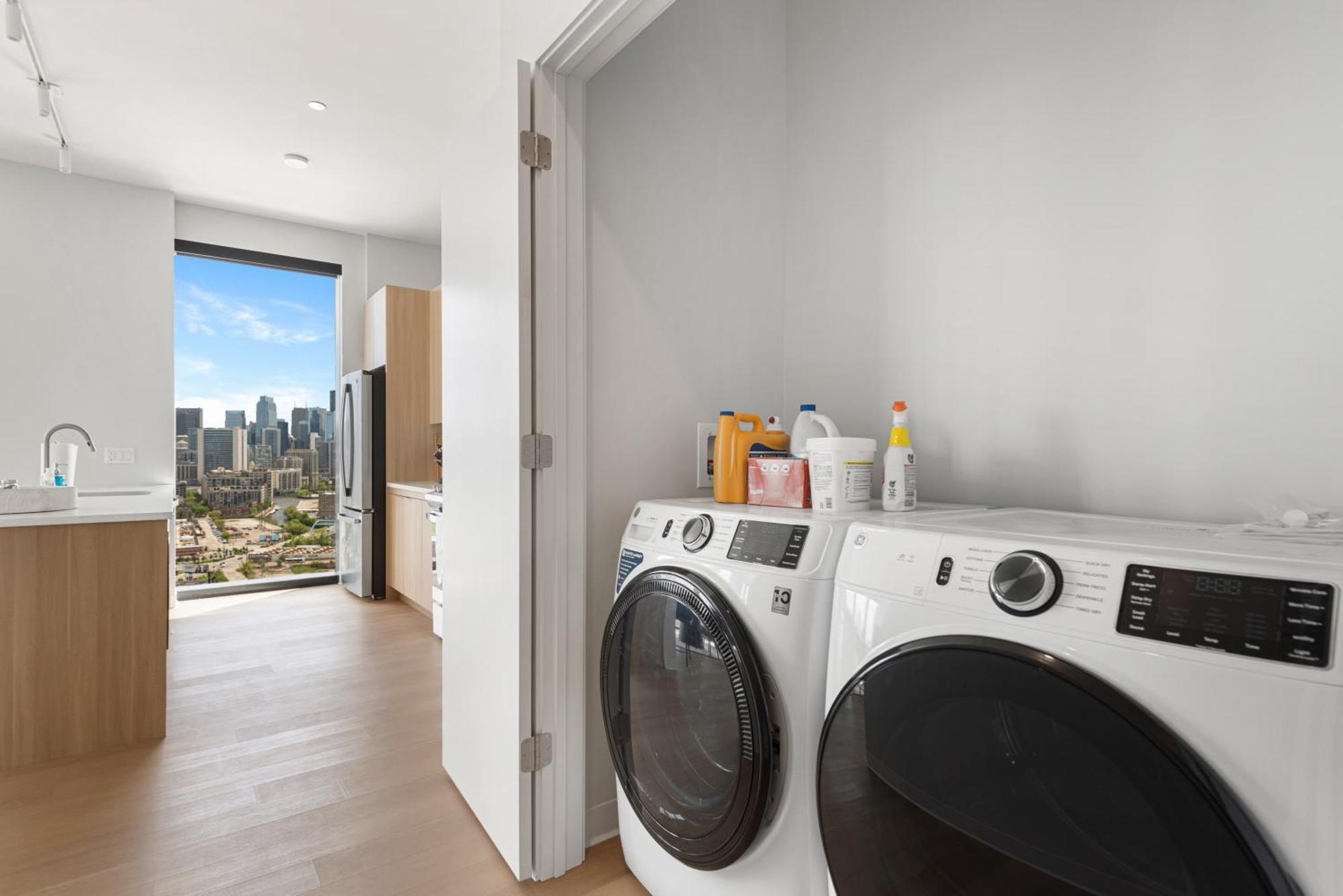 Apartment Foundry Unmatched Skyline Views At Lincoln Park Chicago