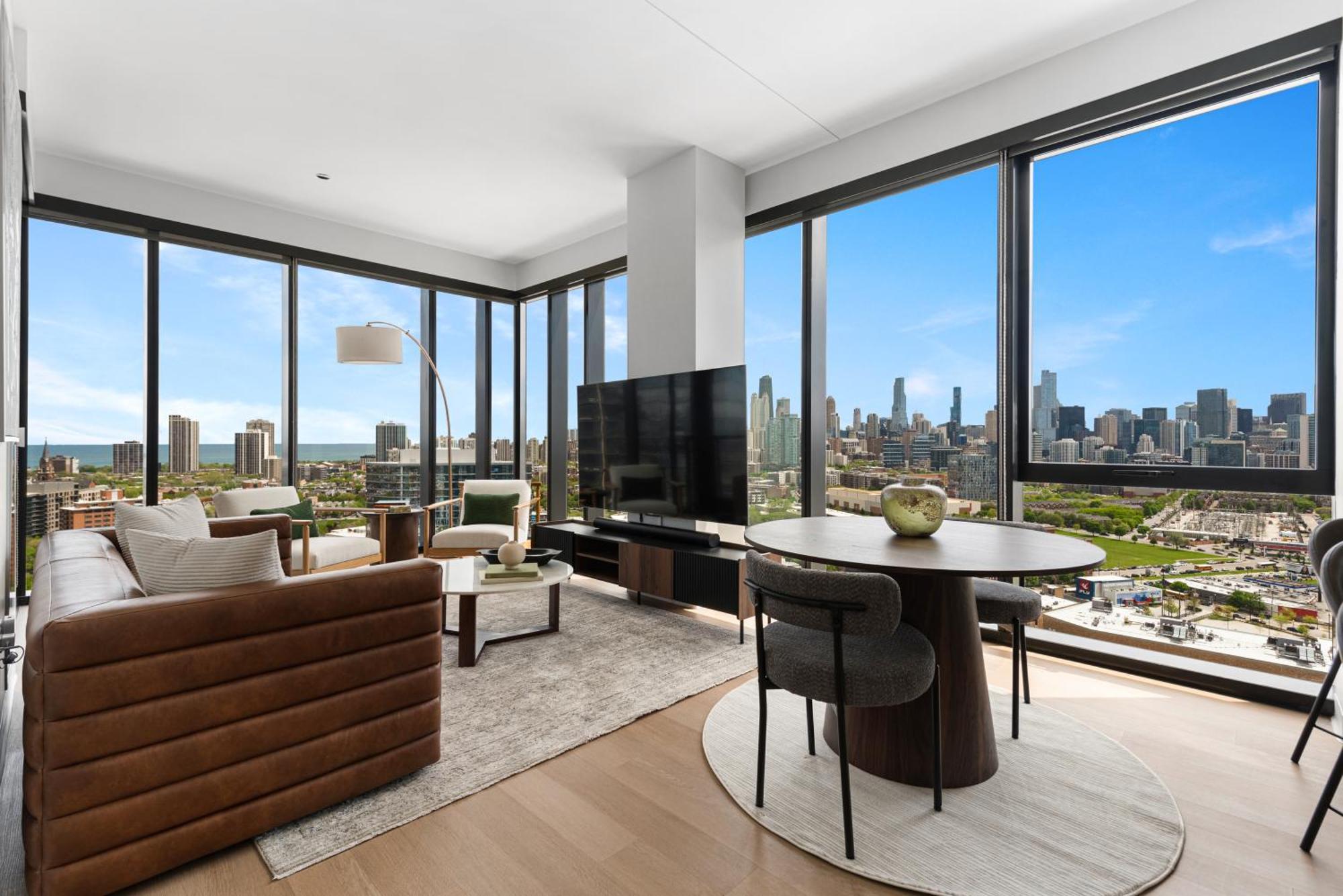Foundry Unmatched Skyline Views At Lincoln Park Chicago