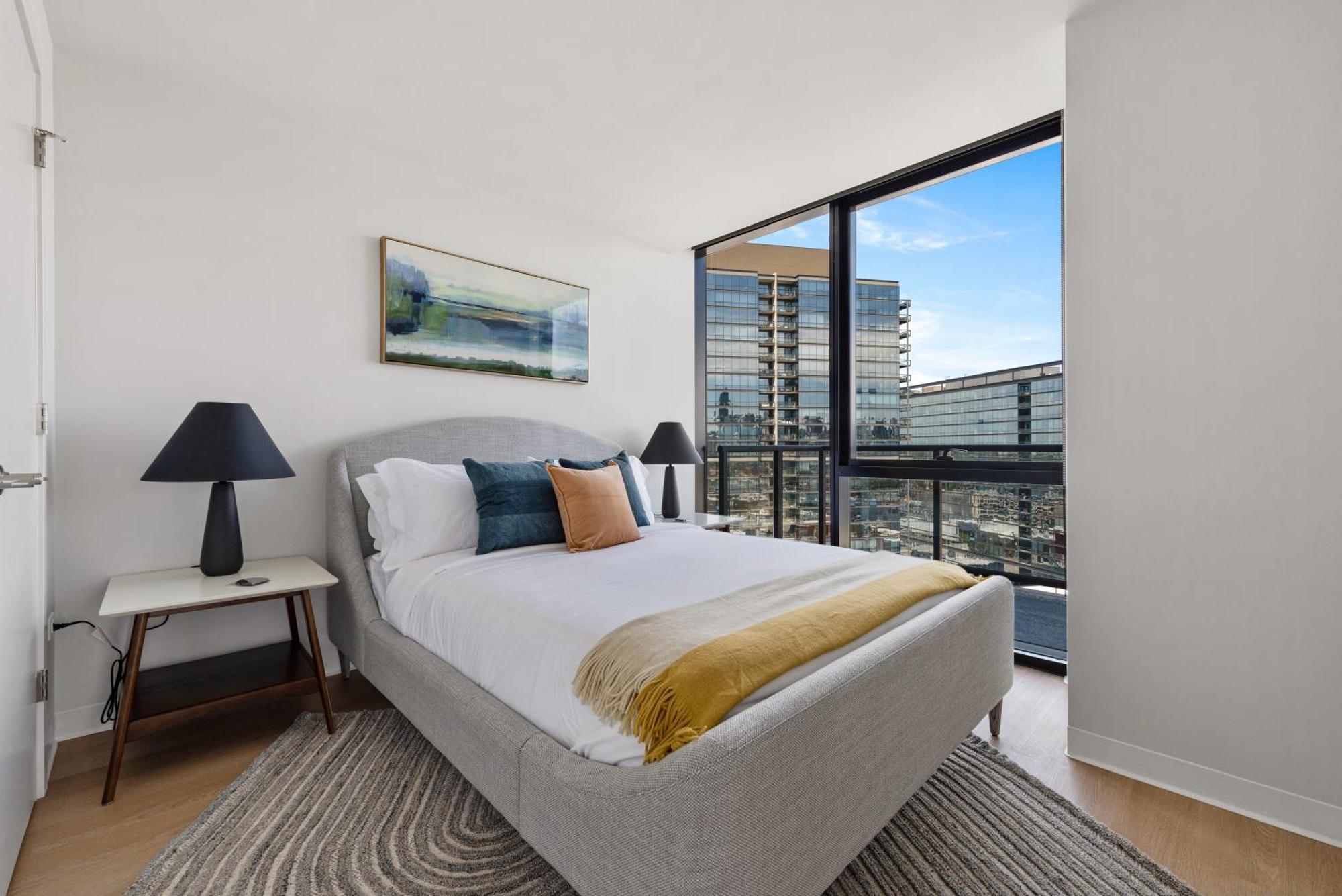 Foundry Unmatched Skyline Views At Lincoln Park Apartment