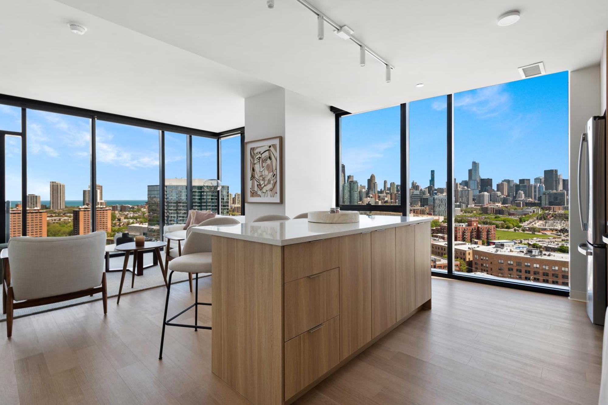 Foundry Unmatched Skyline Views At Lincoln Park Apartment *