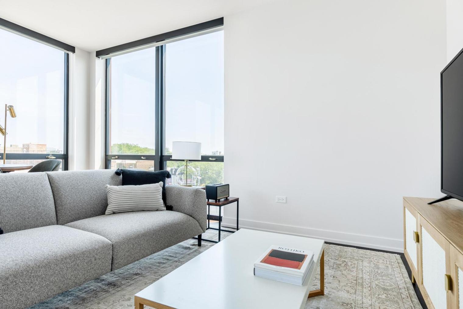 Ravenswood 2br W Rooftop Bbq Next To Brown Line Chi-400 * Chicago