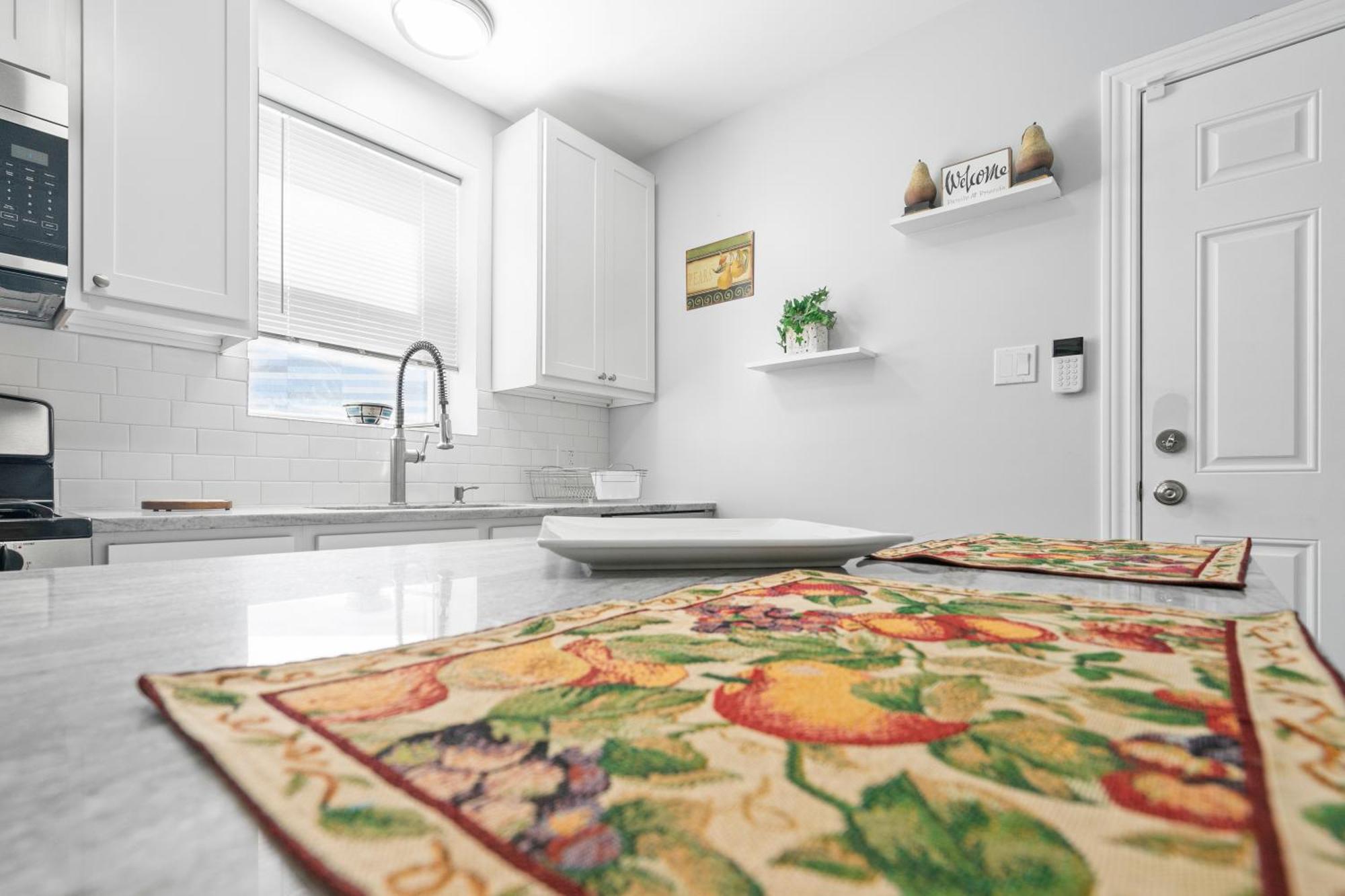 Appartement Newly Rehabbed Greystone With 2 Private Apartments, Backyard, Garage, Laundry, Close To Expressway