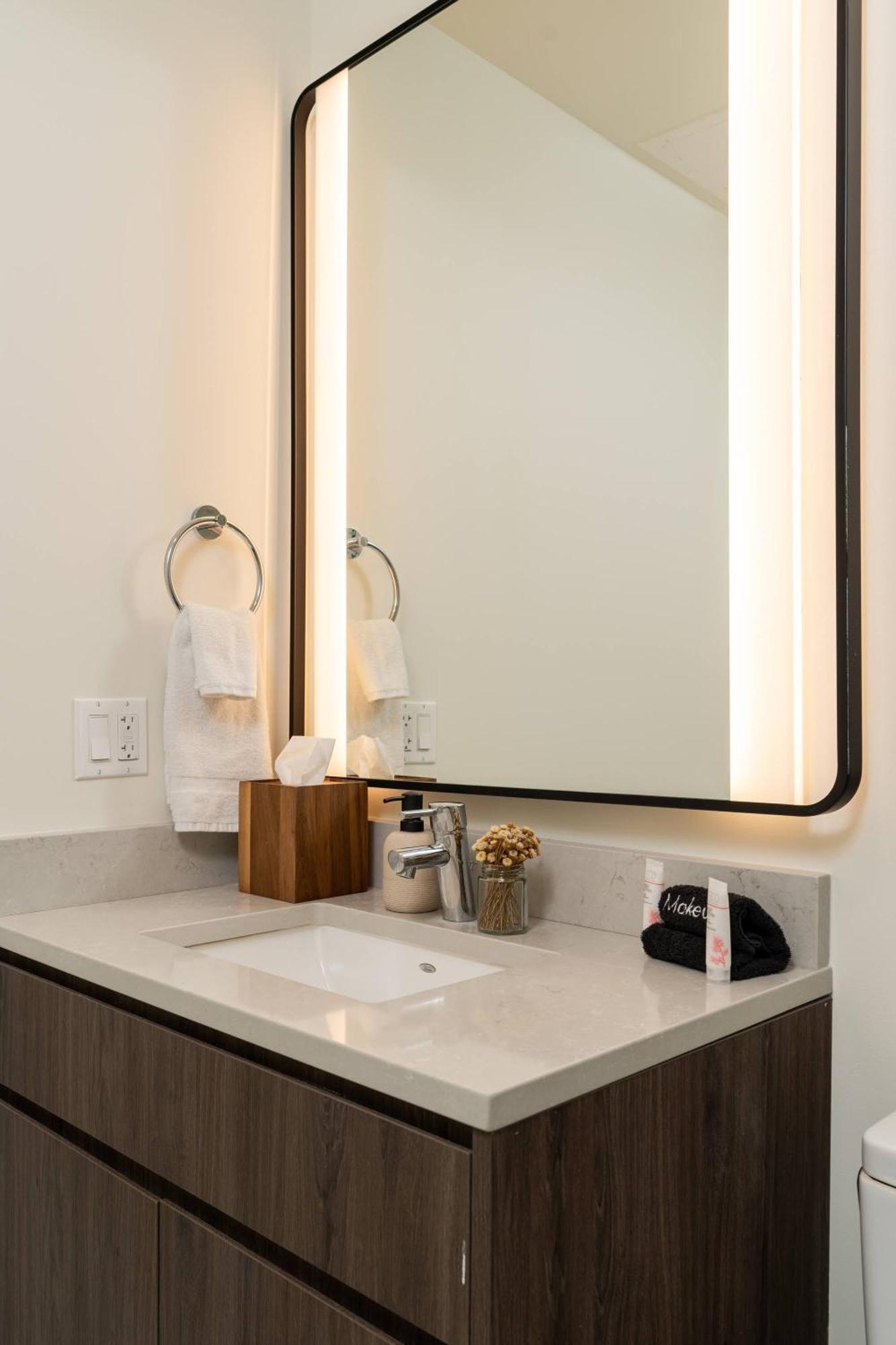 Flexhome River West Luxury 1br N6 With Gym And Rooftop Apartment *