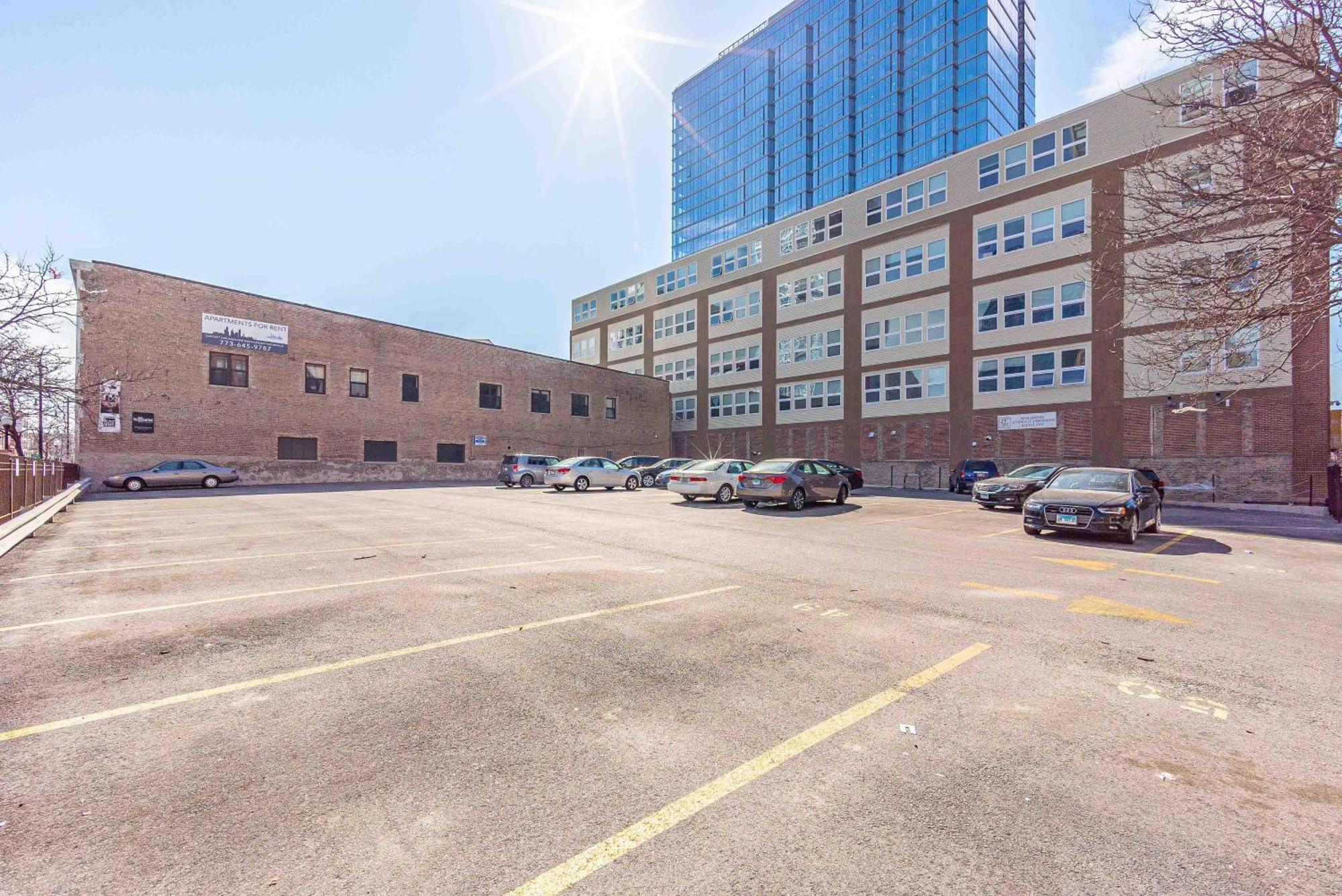 Apartment Mccormick Oasis With Balcony, Optional Parking, Patio, Gym For Up To 6 Guests *