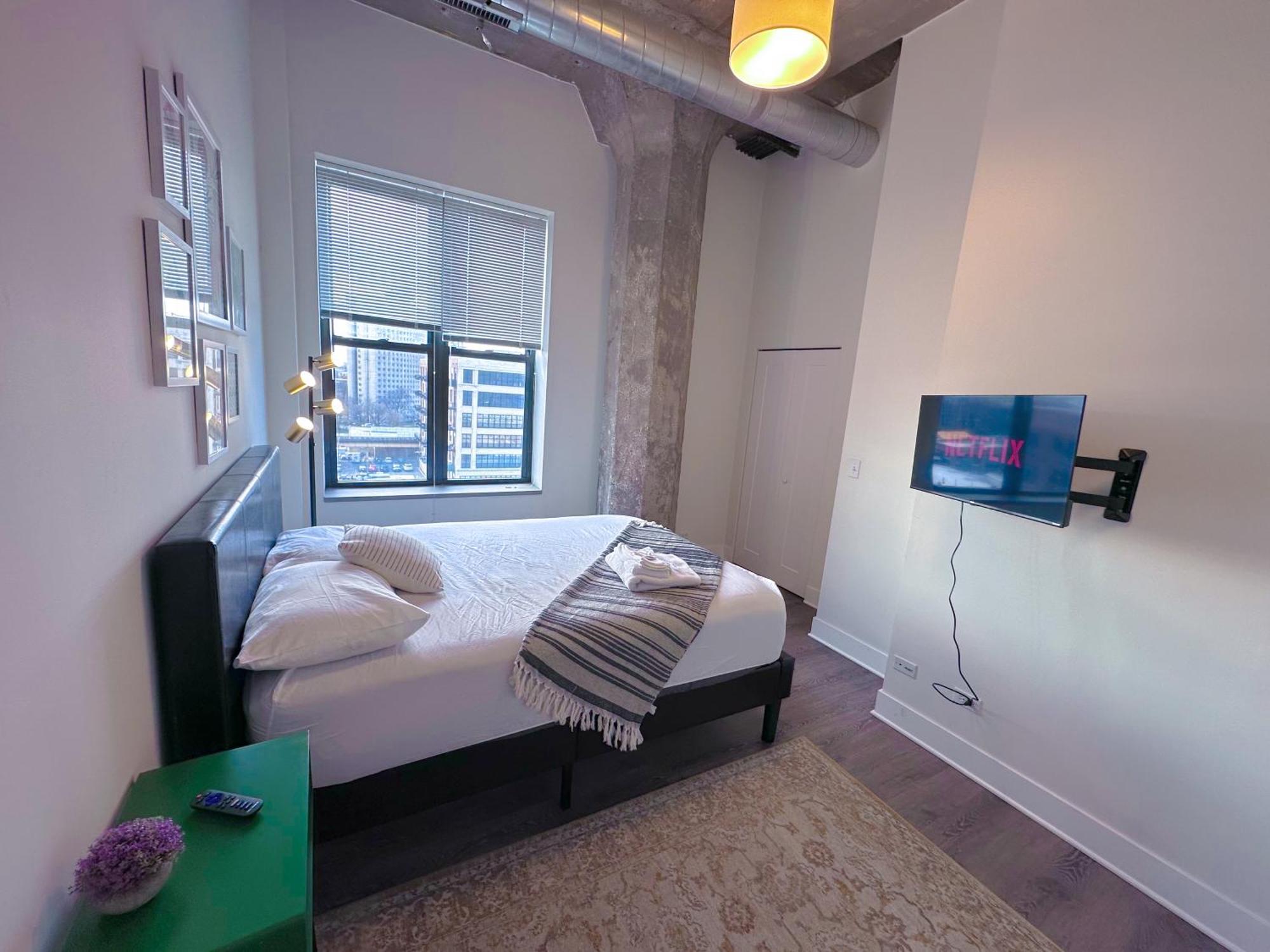 Spacious 3Br Corner Stay With Optional Parking And Gym Access Near Mccormick Place, Grant Park And Soldier Field Chicago