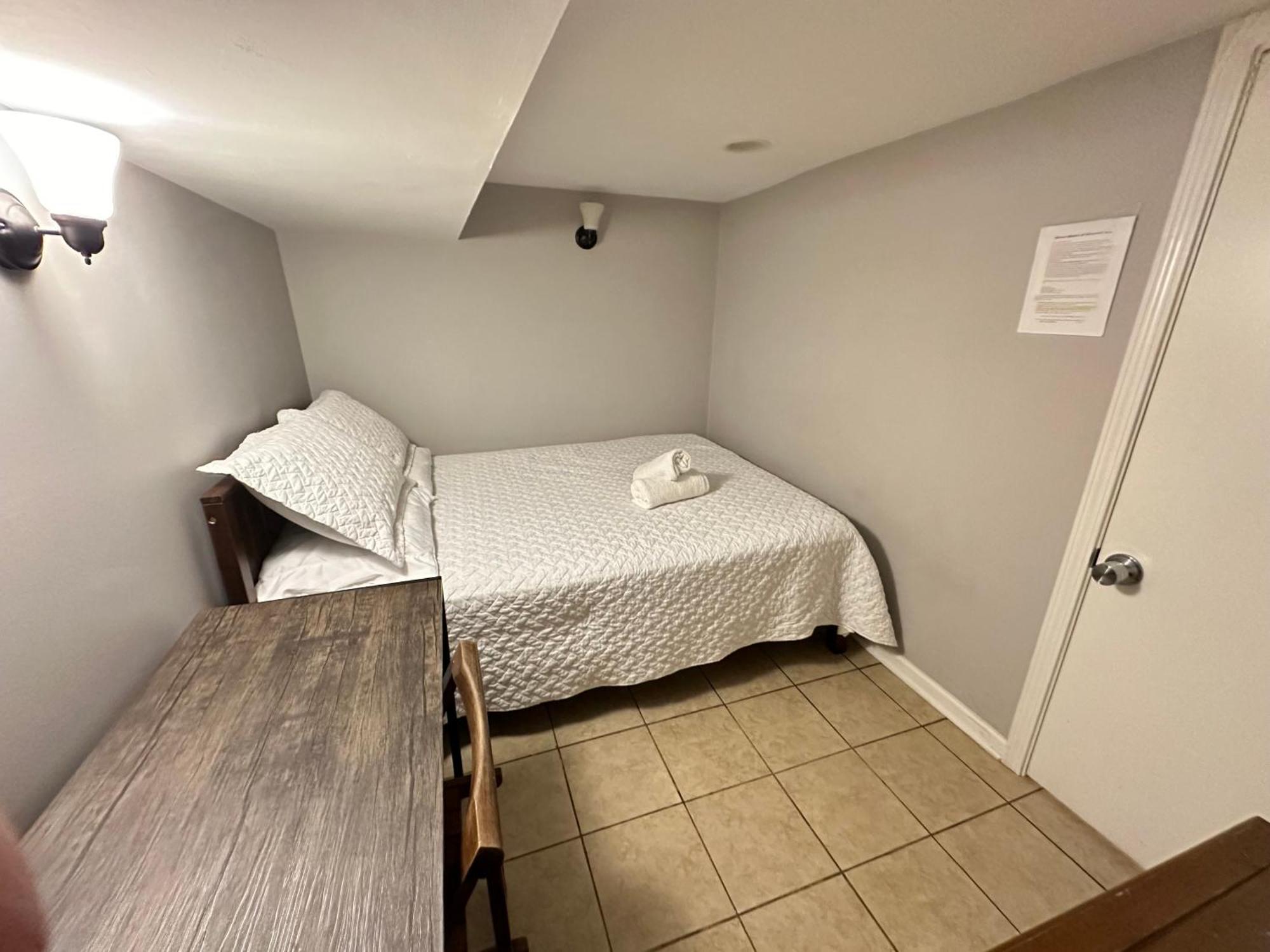 Close To Downtown - Free Parking Homestay