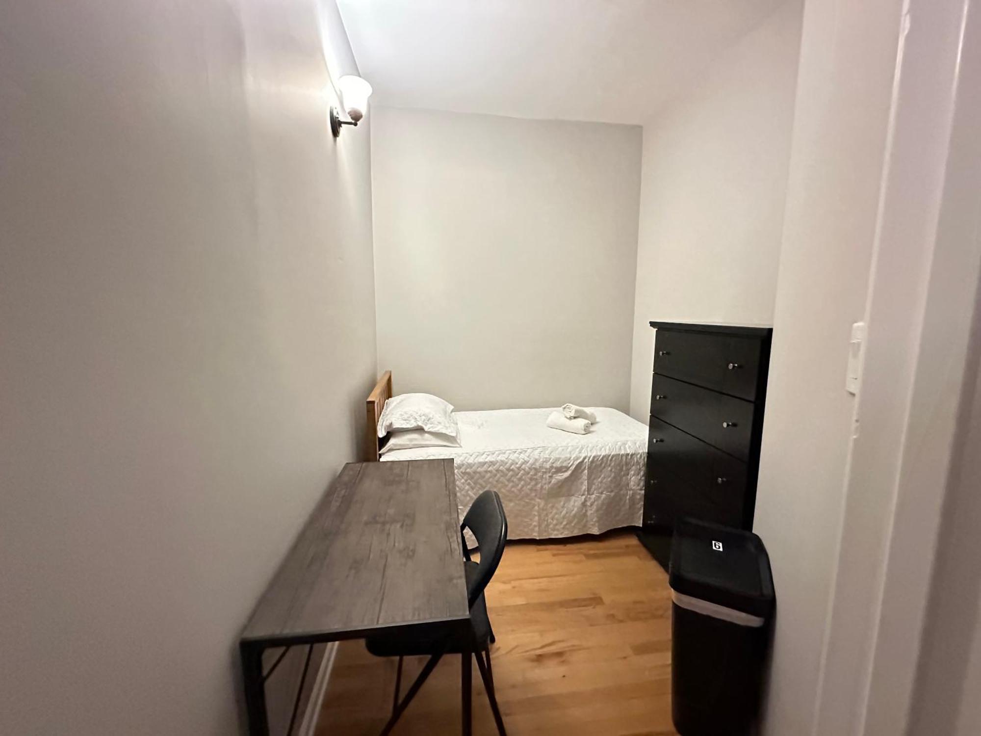 Quarto em Acomodações Particulares Wonderful Close To Downtown - Free Parking *