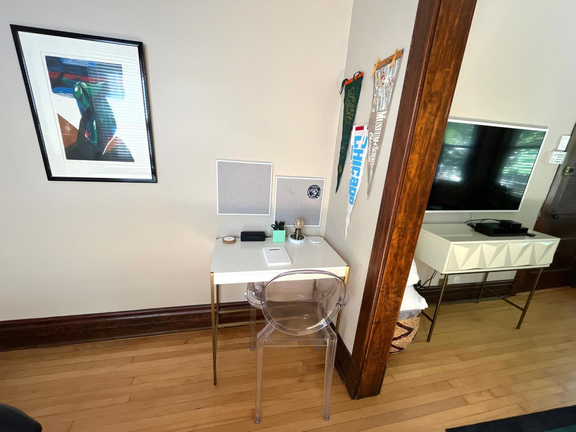 2Br 1Ba Irving Park Updated Vintage Top Unit 2-Flat