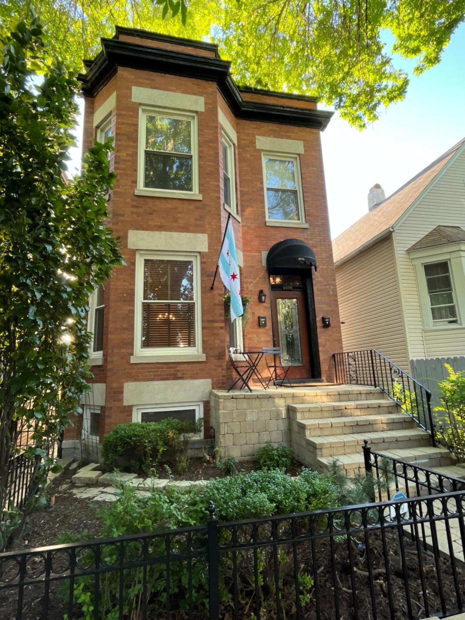Apartment 2Br 1Ba Irving Park Updated Vintage Top Unit 2-Flat