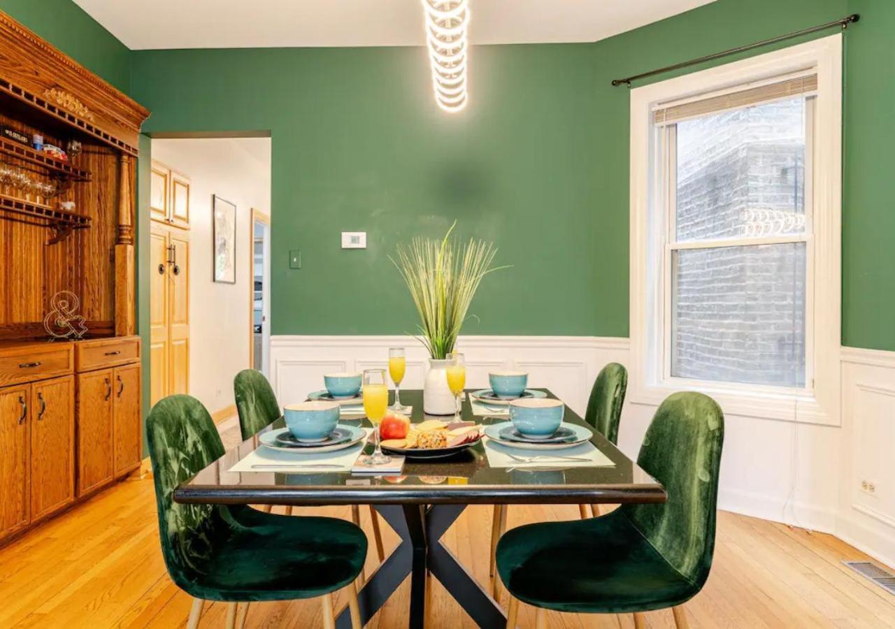 2 Bed W/ Office, Free Parking, Near Wrigley Apartamento *