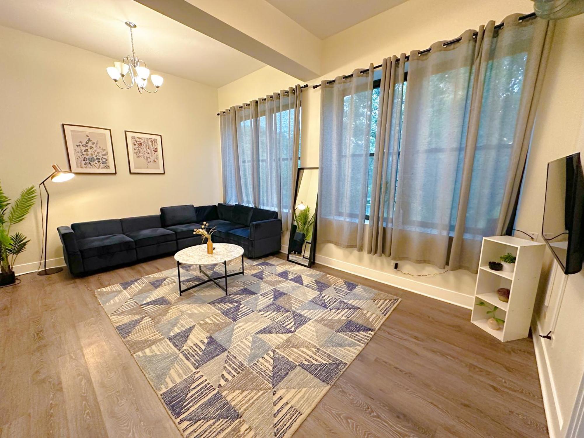 Apartment Mccormick 420 Friendly 2br With Optional Parking For Up To 6 People Chicago