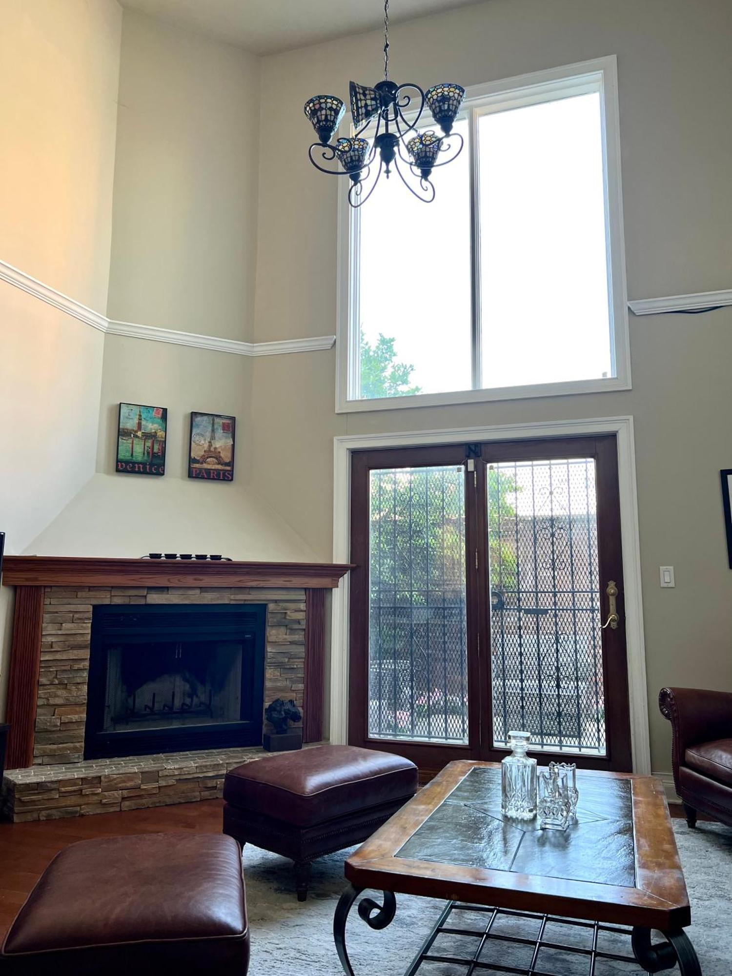 4 Bedroom In Location Parking Fireplace Back Yard Pets Welcome Hébergement de vacances *
