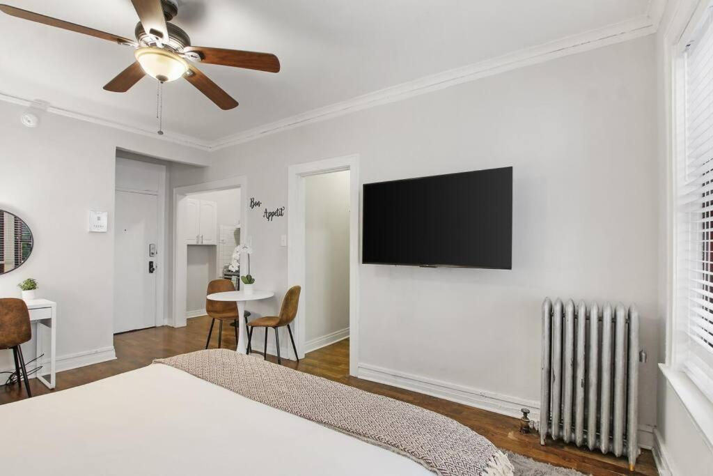 Comfortable Minimalist - Dorchester 203 *