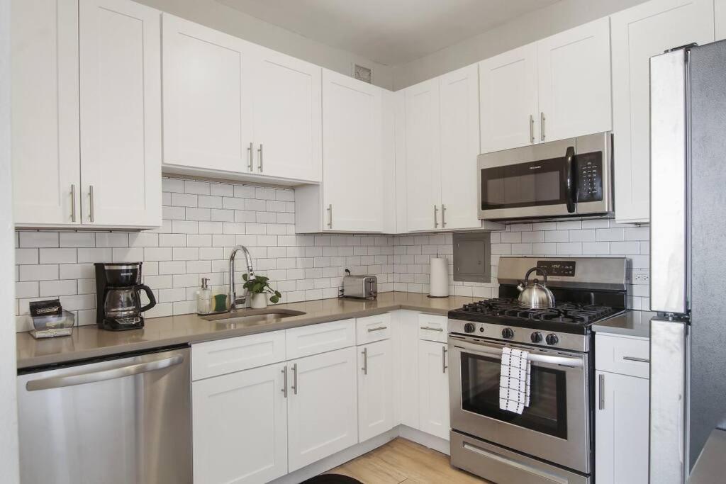 Sleek & Spacious 3br - Hyde Park 1004 Chicago