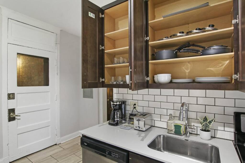 Apartment Charm 1-bedroom Oasis - Woodlawn 1e
