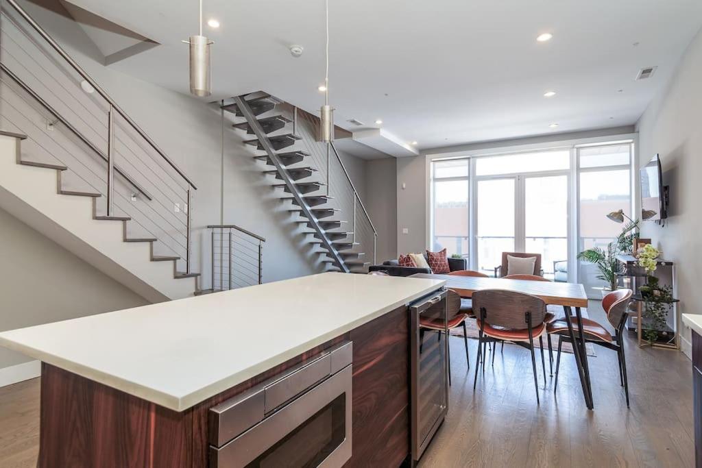 Breathtaking Chi Unit In River North With Rooftop Deck - Penthouse A - Sleeps 11 Appartement Chicago