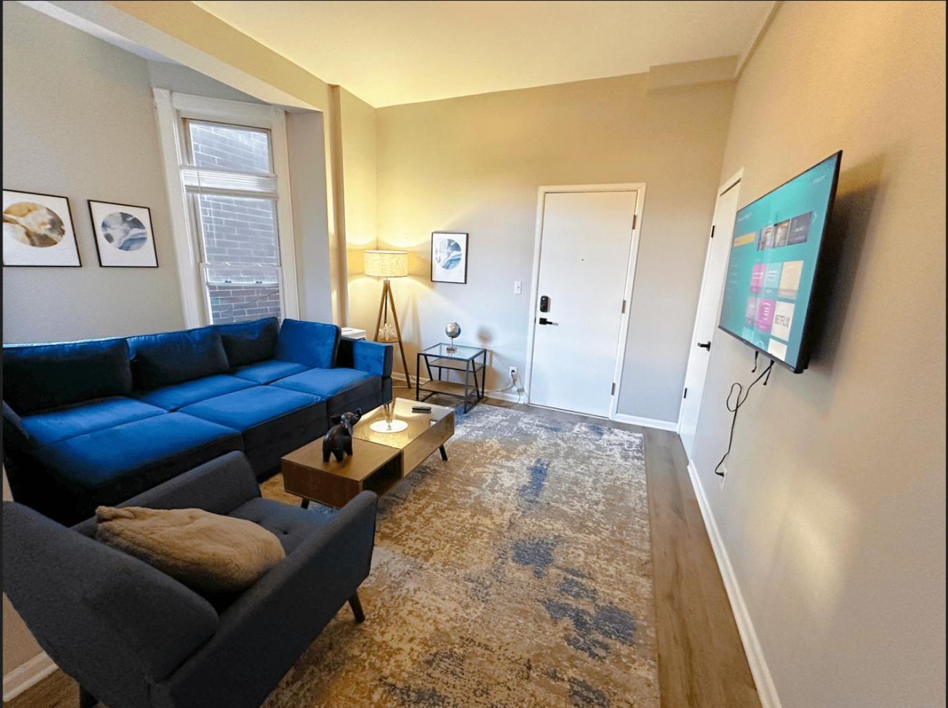 The Secret West Loop Oasis For Up To 4 Guests - 5 Minutes To United Center!
