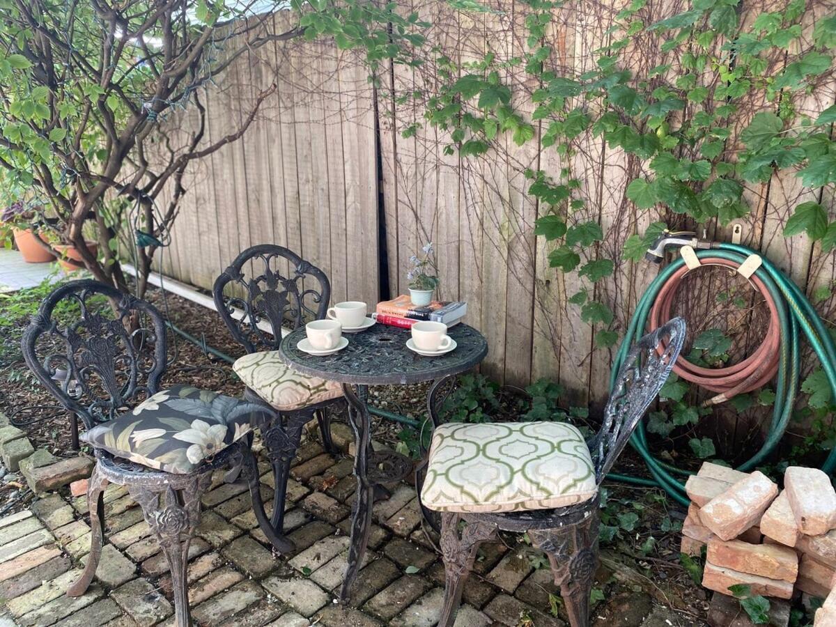 The Toscana Couette-café *