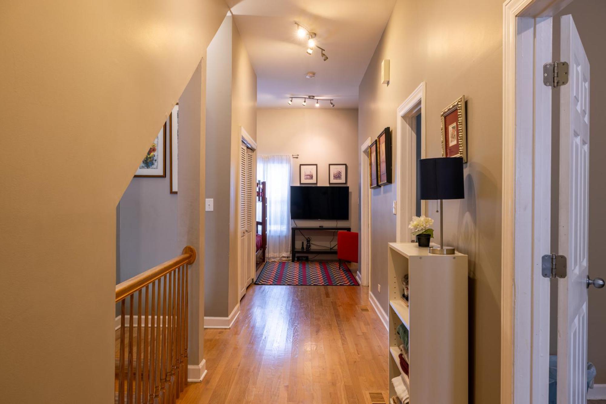 Spacious Row Next Transit Near Downtown W Parking Chicago