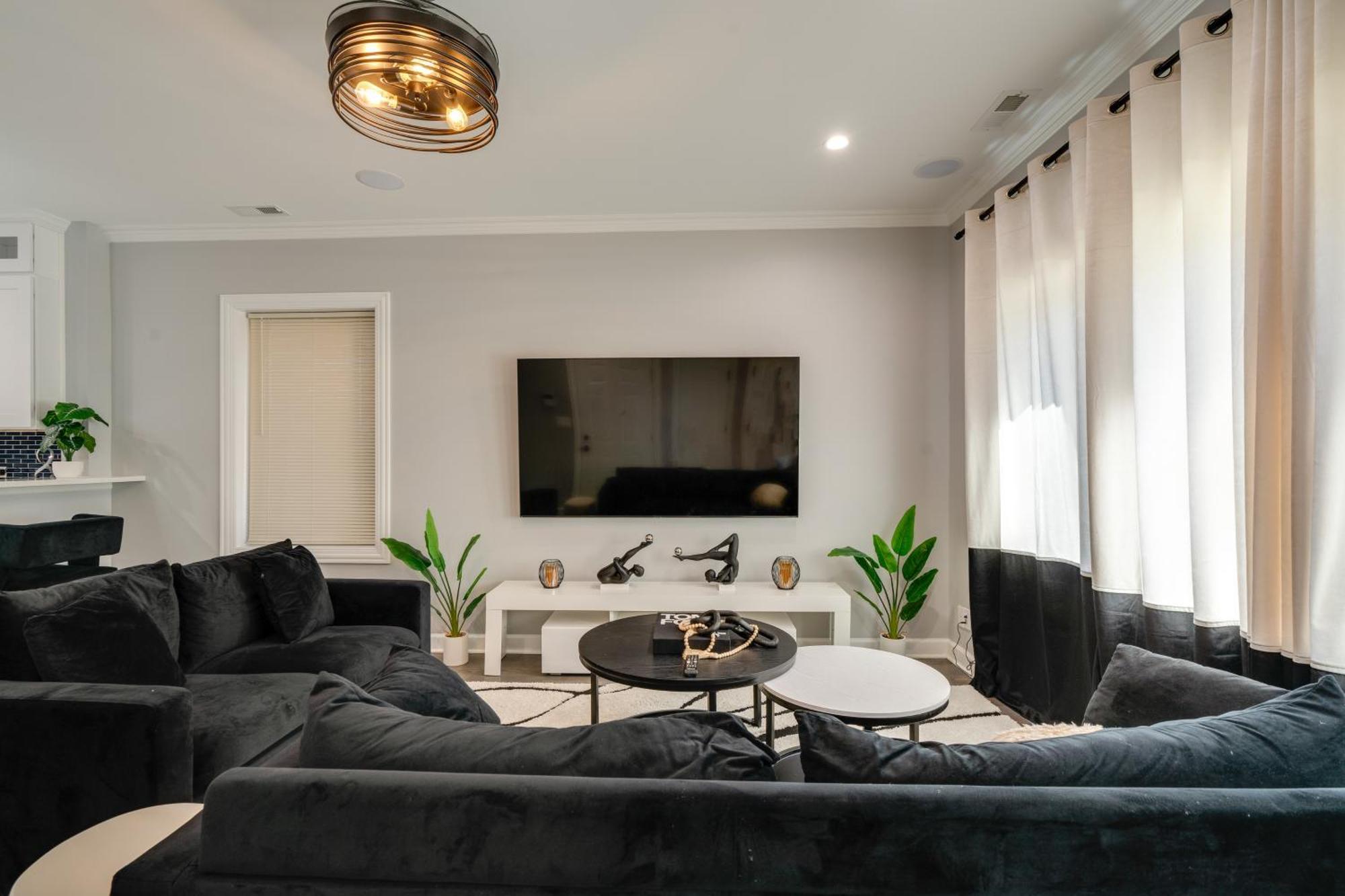 5 Mi To Dtwn Newly Built Chicago