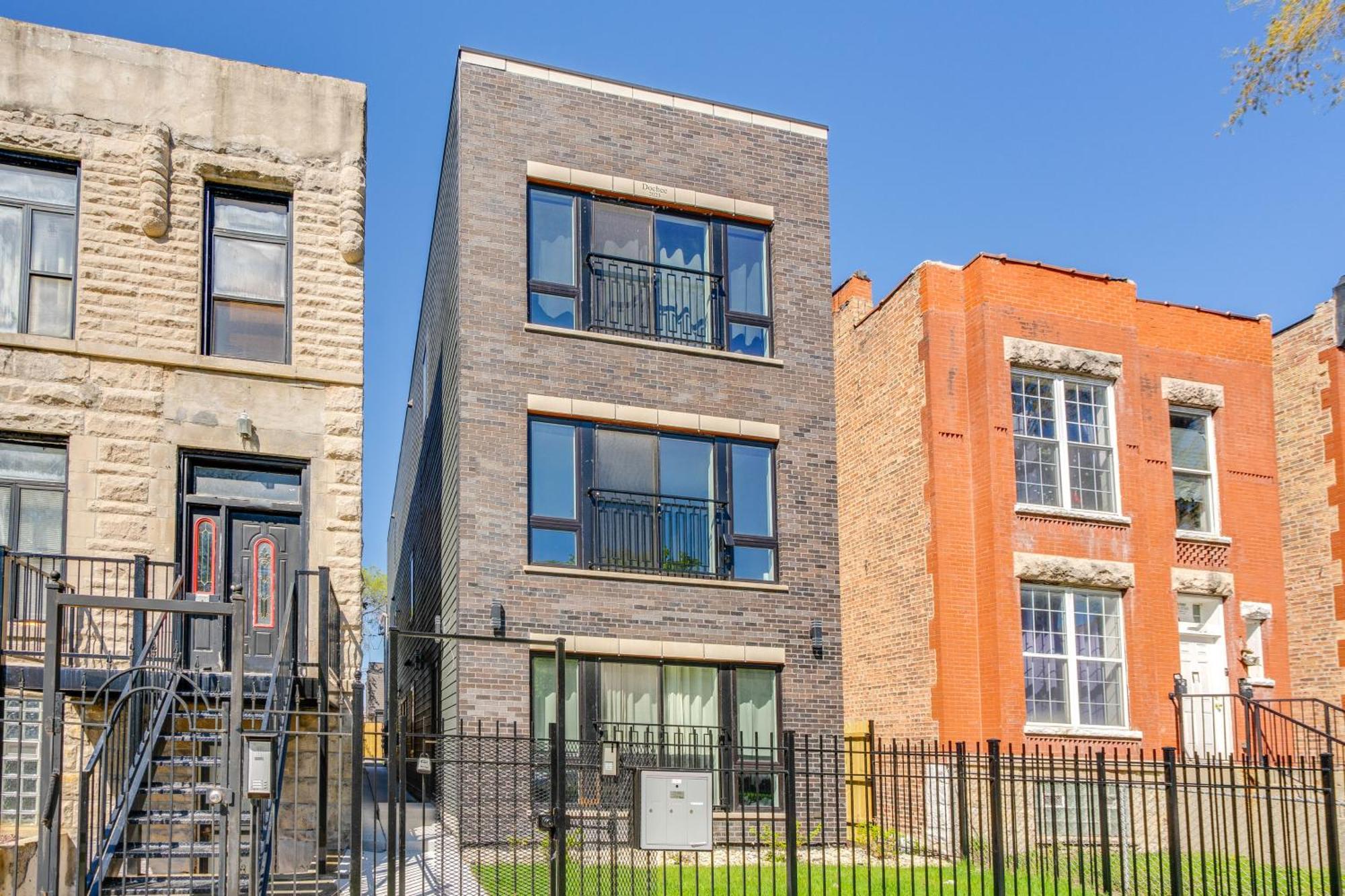 5 Mi To Dtwn Newly Built Chicago