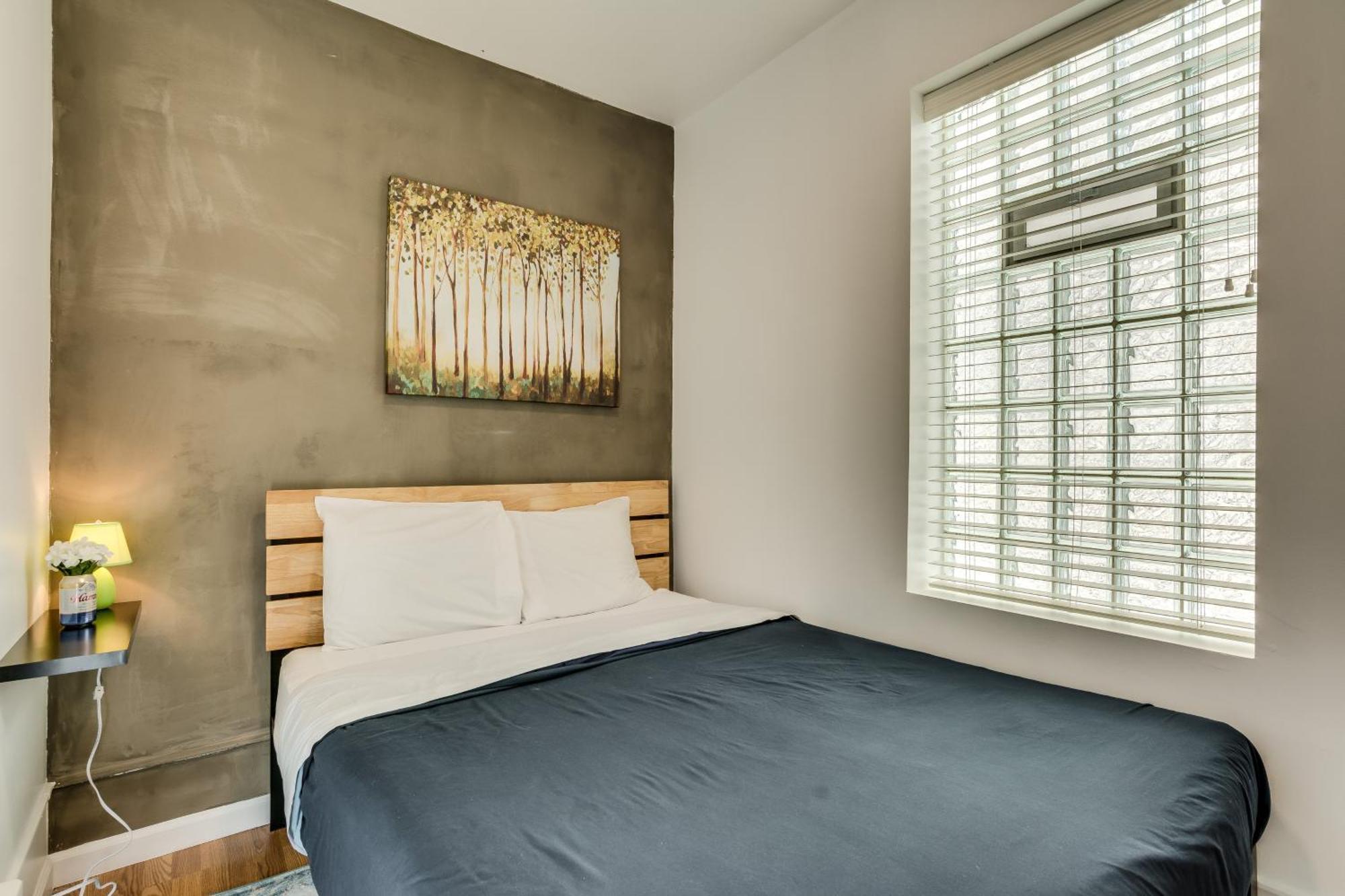 Welcome To West Town! 2 Bedrooms And Pet Friendly Apts Apartment