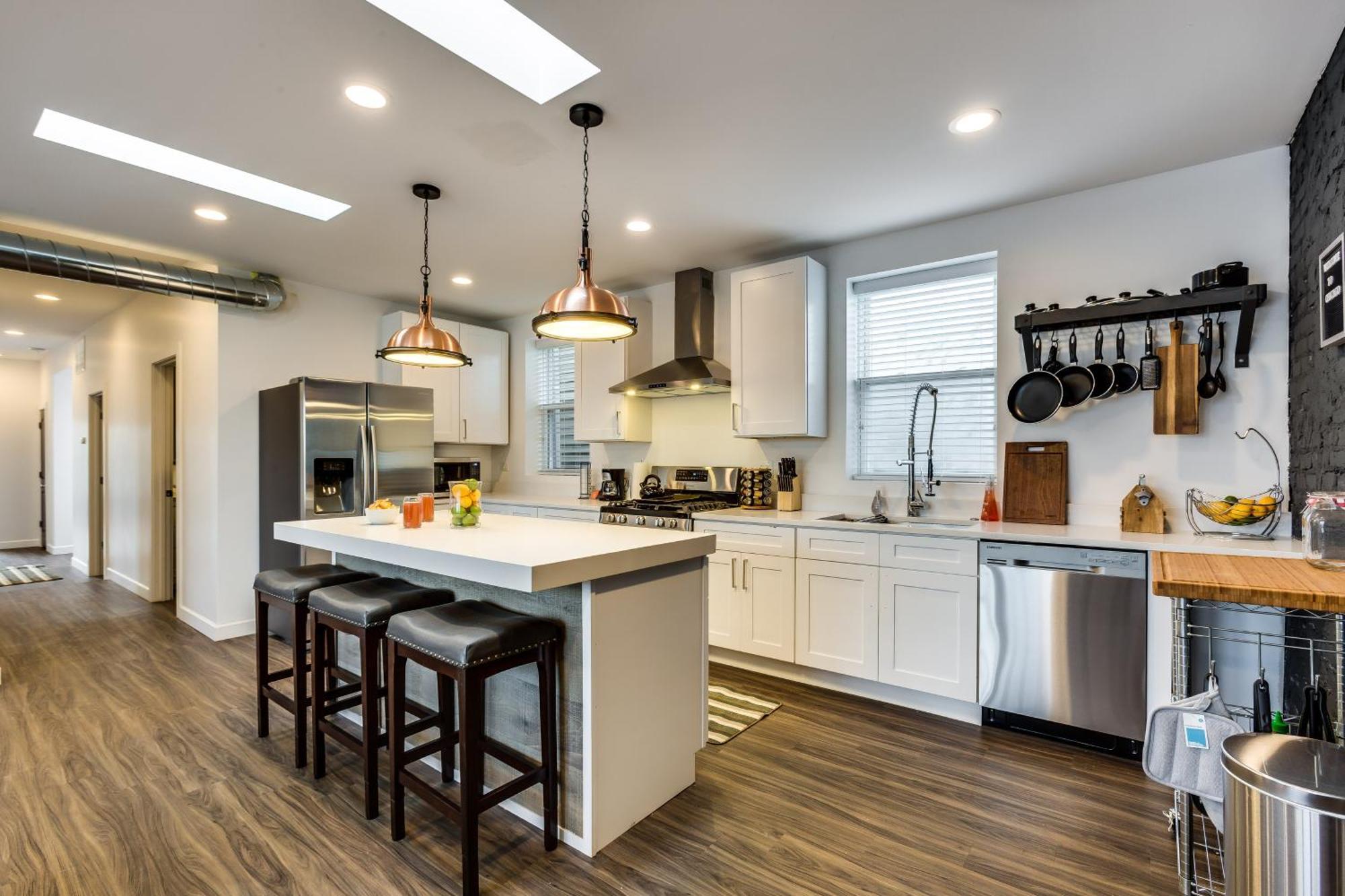 Appartement Pet Friendly And For 7! Large Common Areas To Converse And Connect Apts Chicago