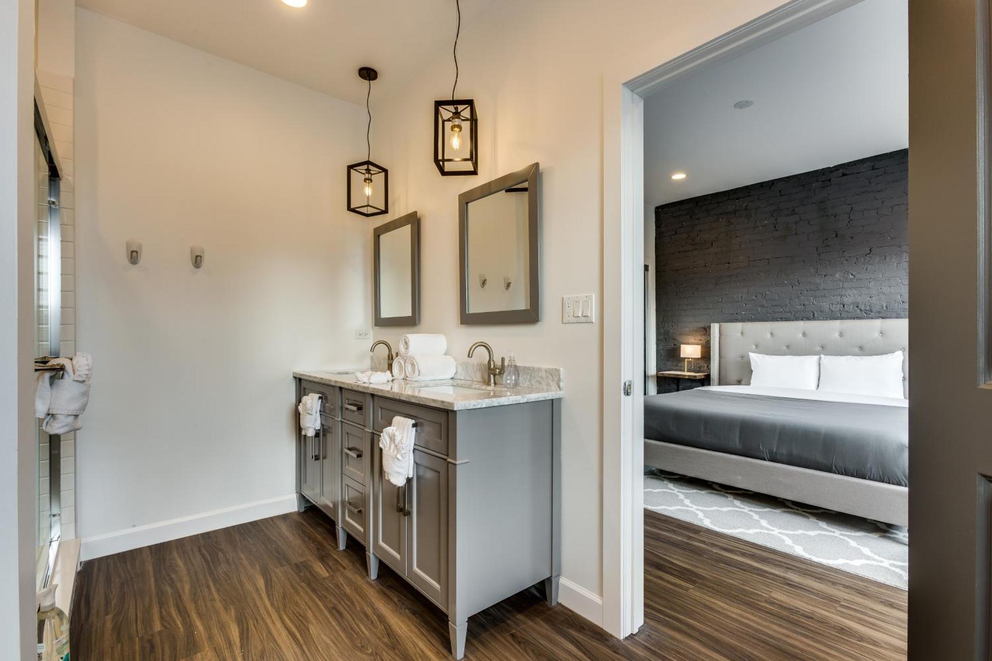 Pet Friendly And For 7! Large Common Areas To Converse And Connect Apts Appartement