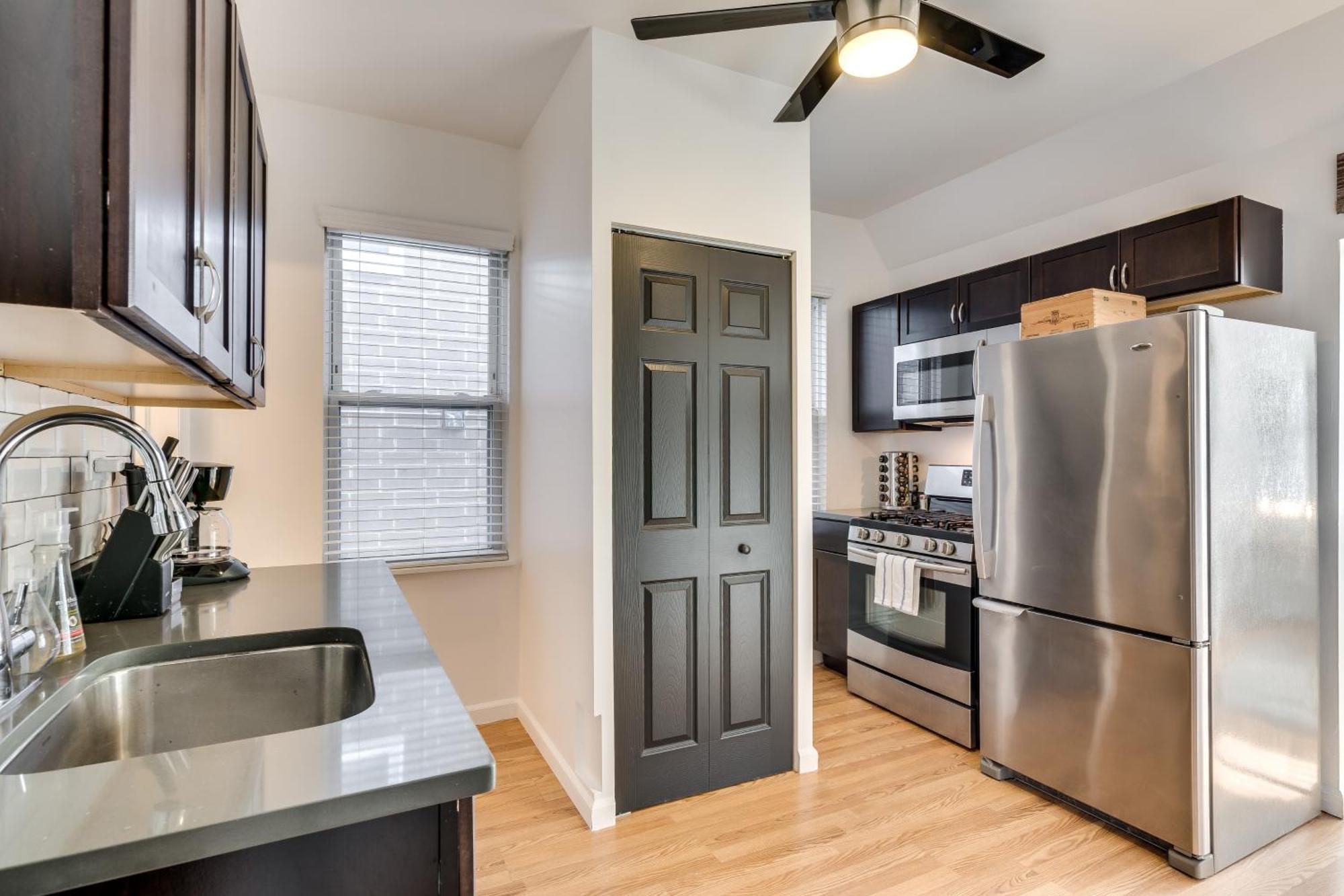 Welcome To West Town! 2 Bedrooms And Pet Friendly Apts Apartment *