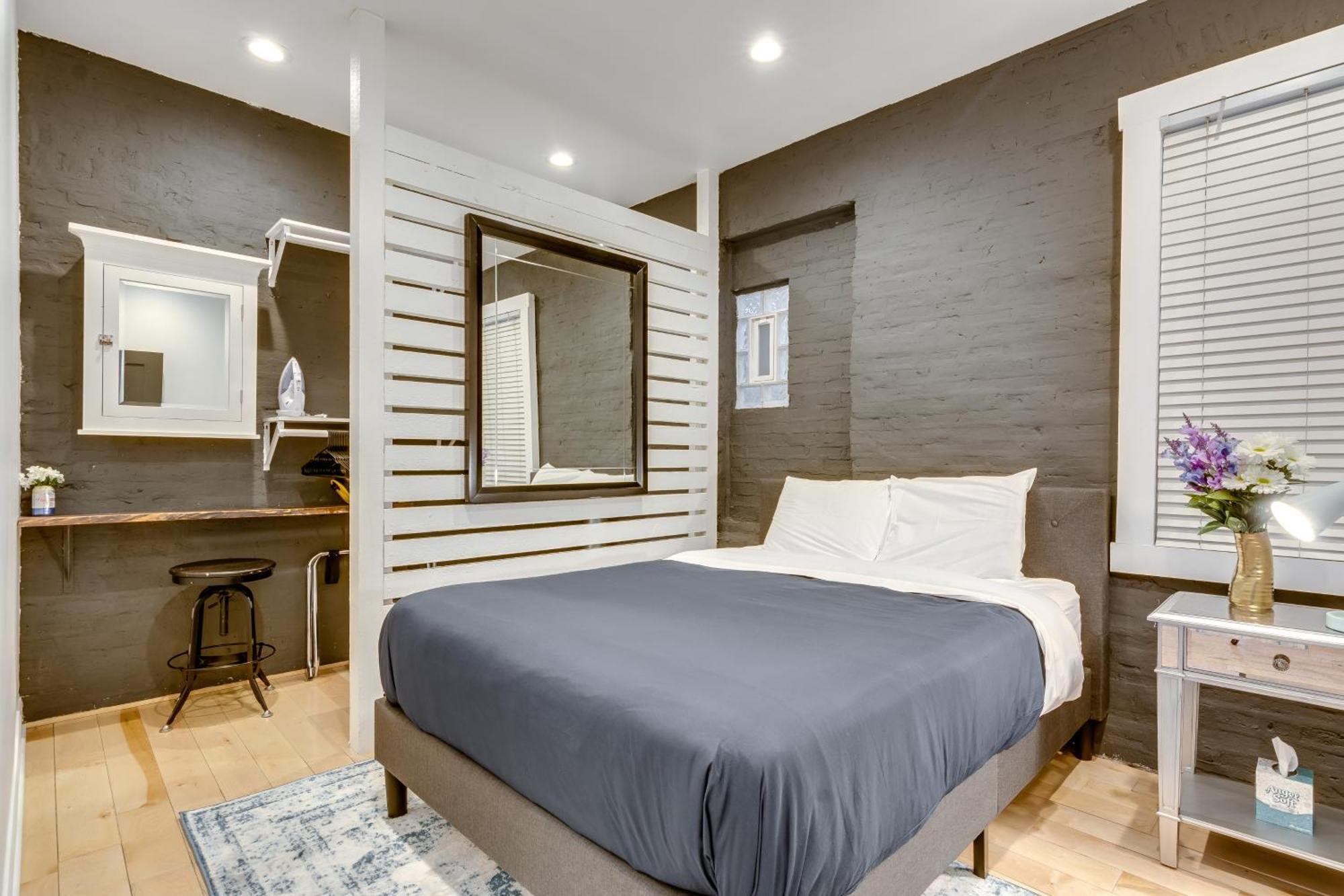 Apartment Relax In West Town - In-unit Laundry And Pet Friendly! Apts