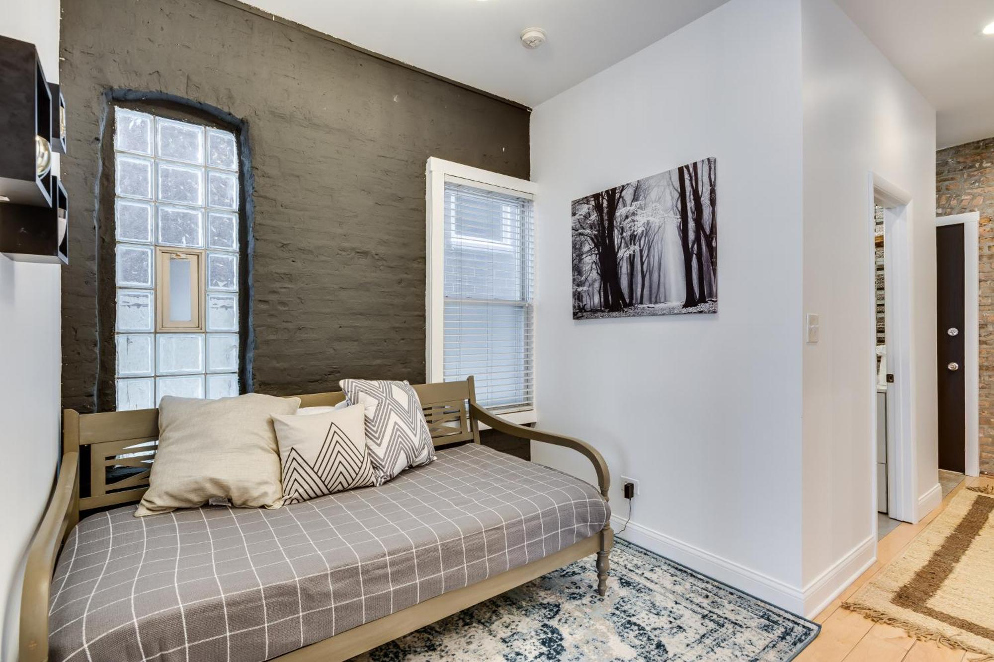 Relax In West Town - In-unit Laundry And Pet Friendly! Apts *