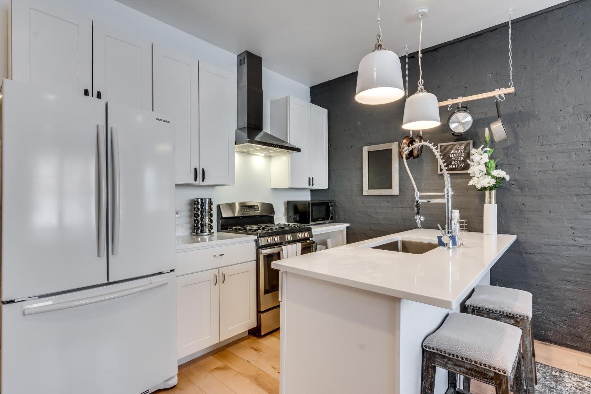 Relax In West Town - In-unit Laundry And Pet Friendly! Apts Chicago