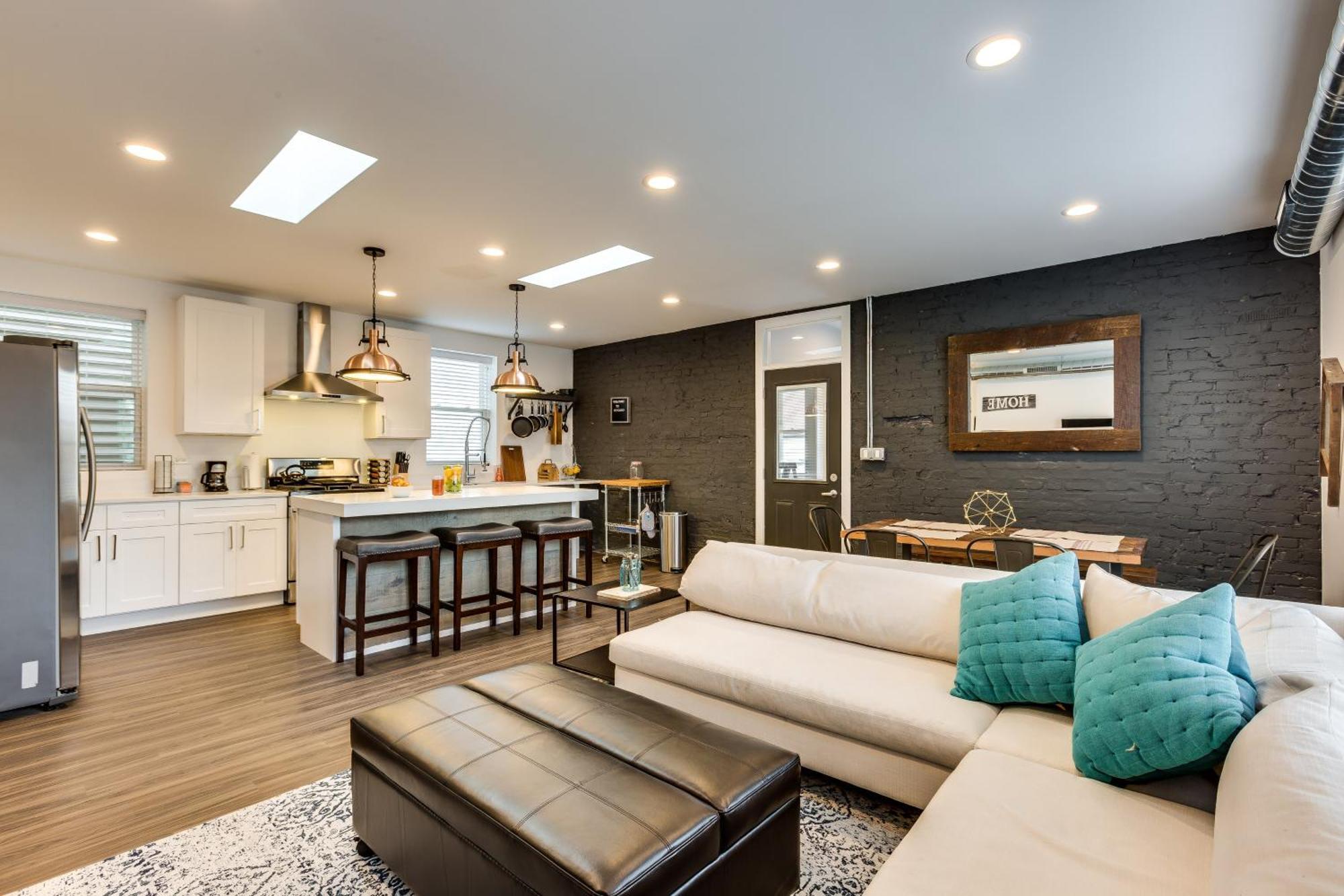 Appartement Pet Friendly And For 7! Large Common Areas To Converse And Connect Apts