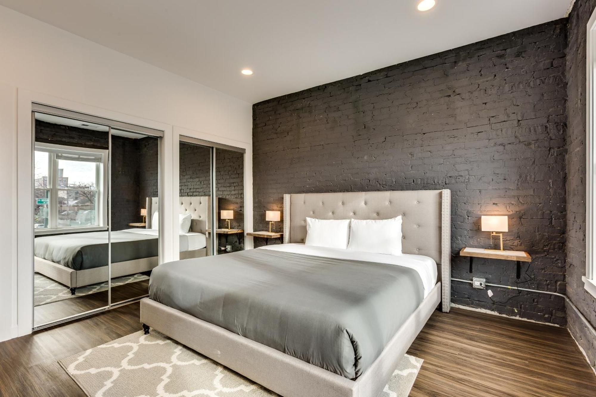 Appartement Pet Friendly And For 7! Large Common Areas To Converse And Connect Apts *