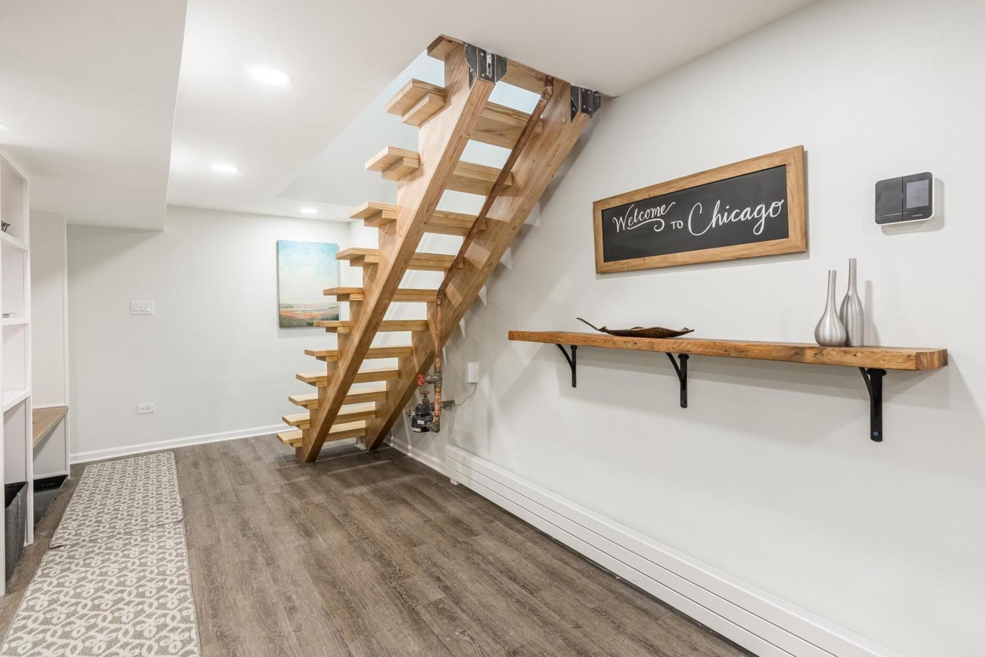 Apartment Adults Only - Walk To The United Center! Modern Touches Surround - Check Out The Open Staircase! Apts Chicago