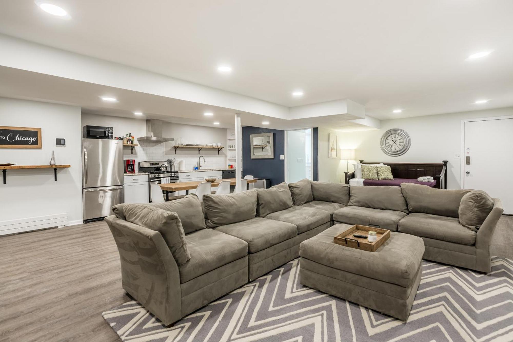 Adults Only - Walk To The United Center! Modern Touches Surround - Check Out The Open Staircase! Apts