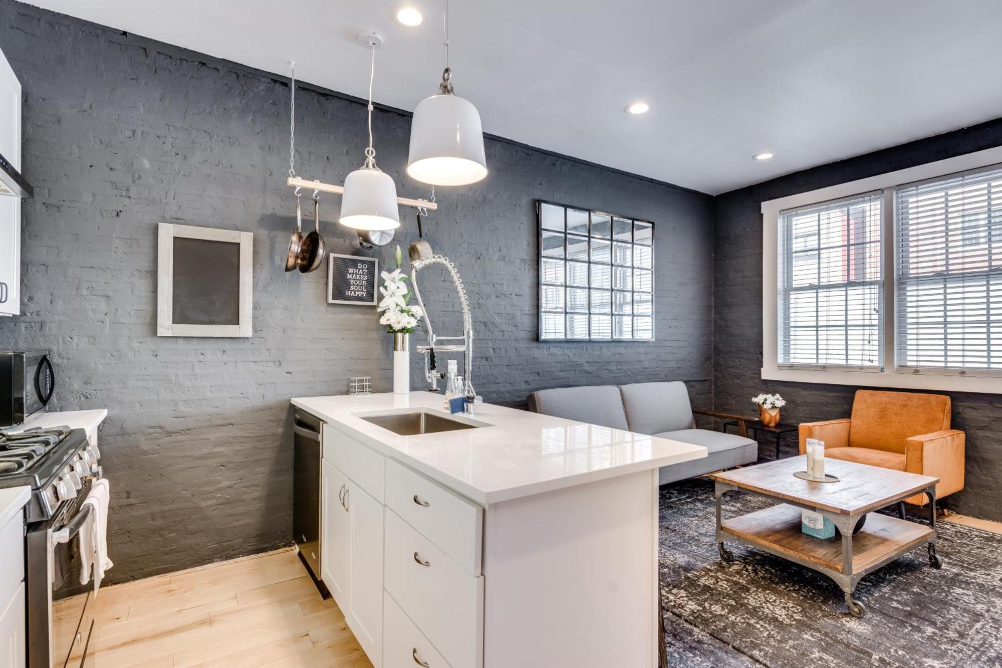 Apartment Relax In West Town - In-unit Laundry And Pet Friendly! Apts