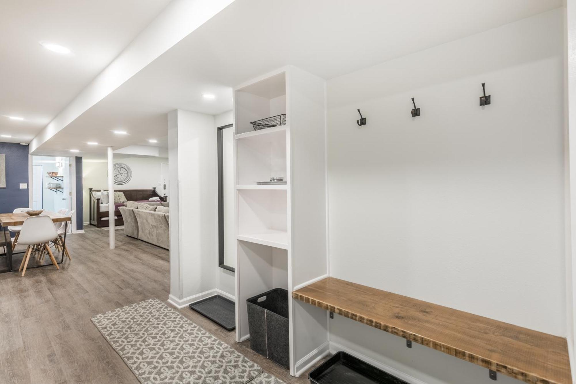 Apartment Adults Only - Walk To The United Center! Modern Touches Surround - Check Out The Open Staircase! Apts Chicago
