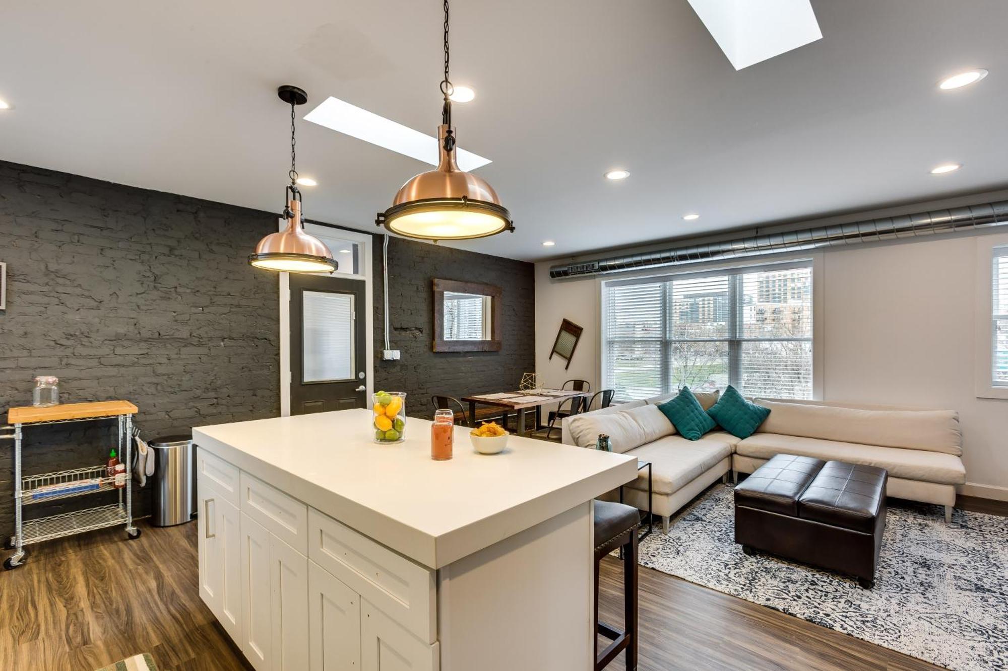 Appartement Pet Friendly And For 7! Large Common Areas To Converse And Connect Apts