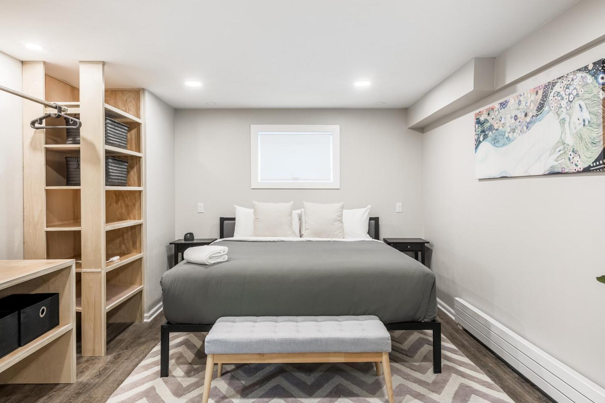 Adults Only - Walk To The United Center! Modern Touches Surround - Check Out The Open Staircase! Apts Apartment Chicago