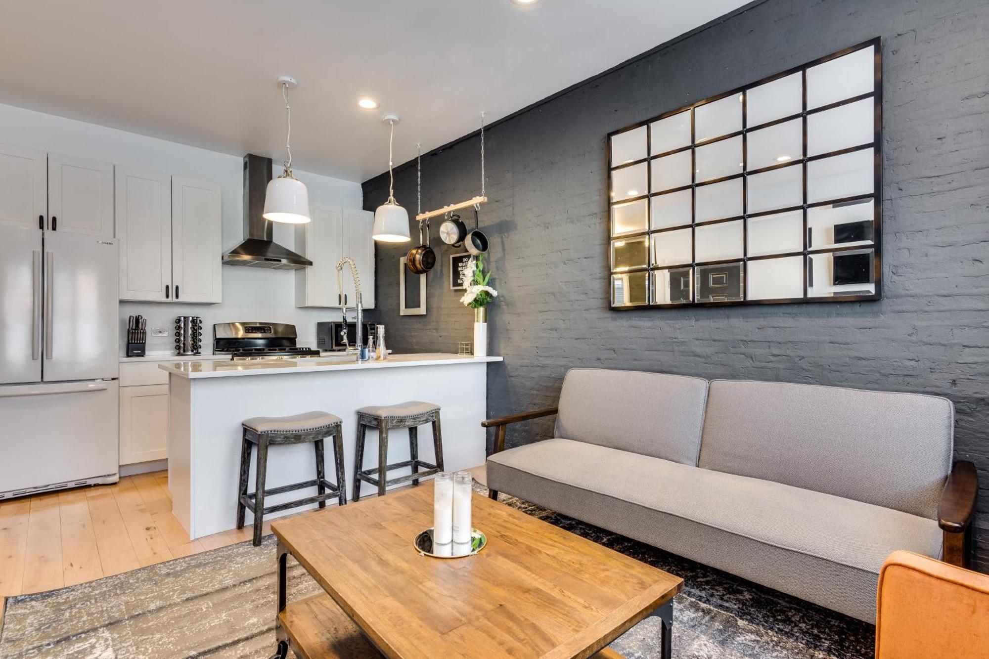 Relax In West Town - In-unit Laundry And Pet Friendly! Apts Chicago