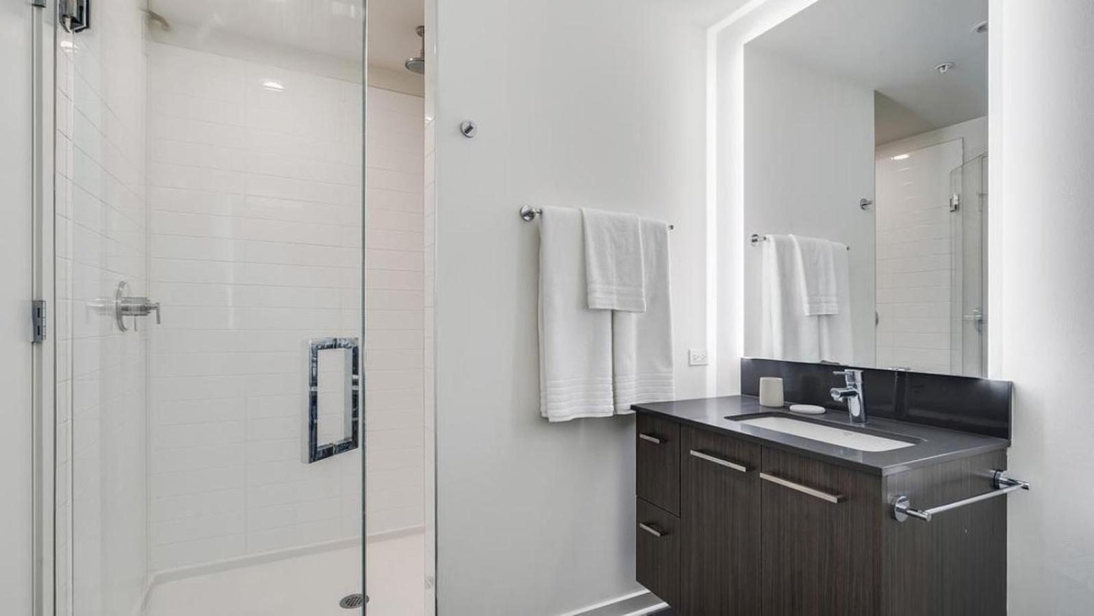 Apartment Landing - Modern With Amazing Amenities *